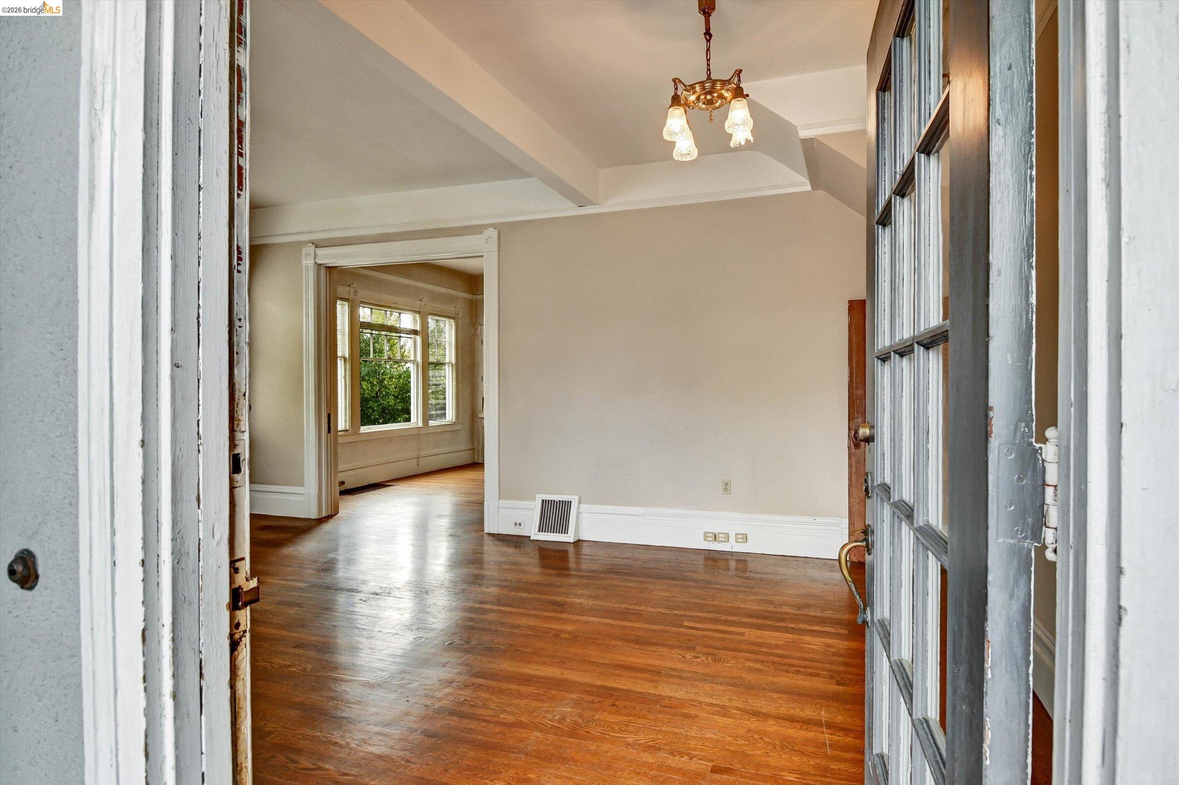 Detail Gallery Image 4 of 60 For 1822 Clinton Ave, Alameda,  CA 94501 - – Beds | – Baths