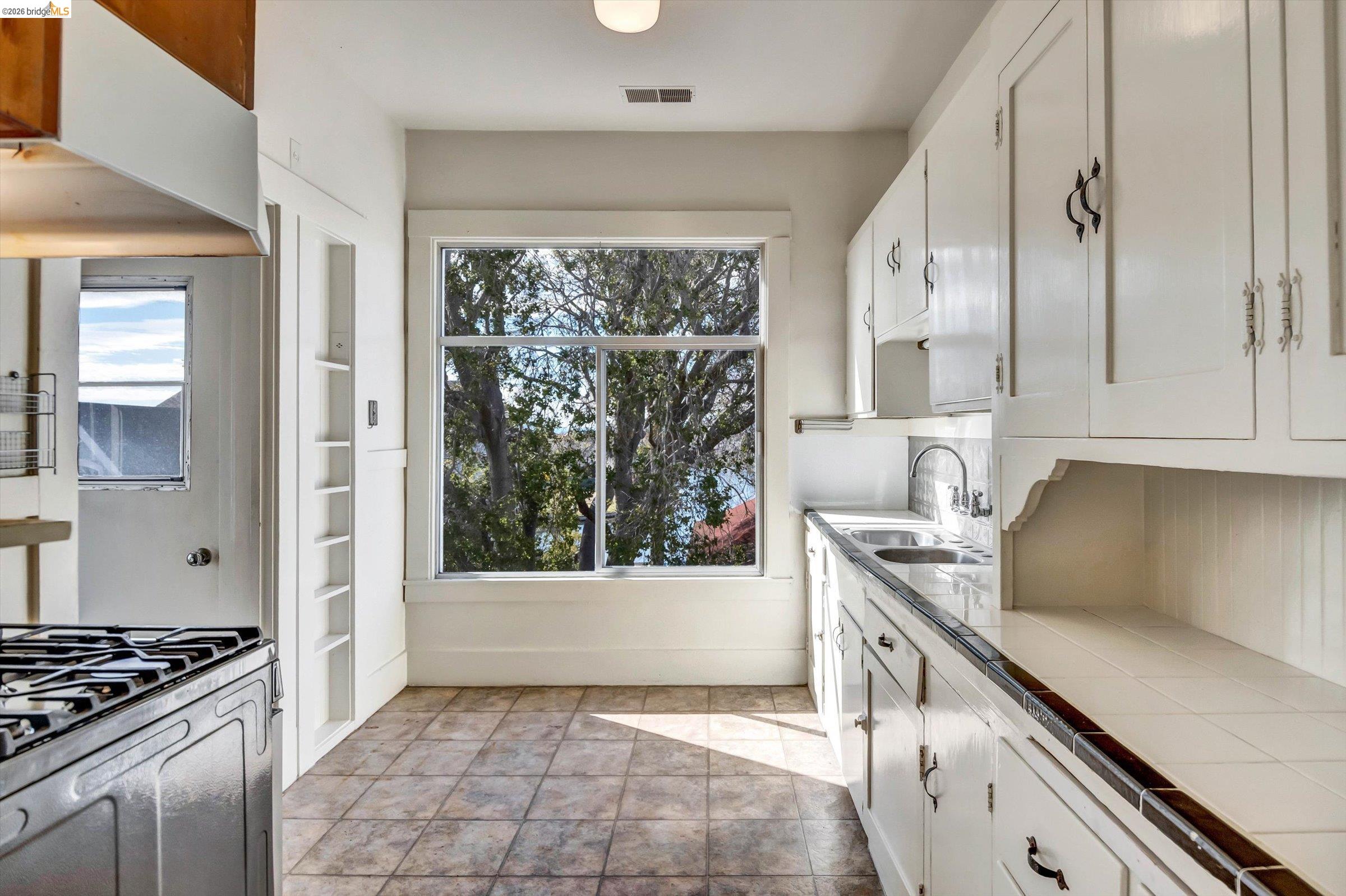 Detail Gallery Image 33 of 60 For 1822 Clinton Ave, Alameda,  CA 94501 - – Beds | – Baths