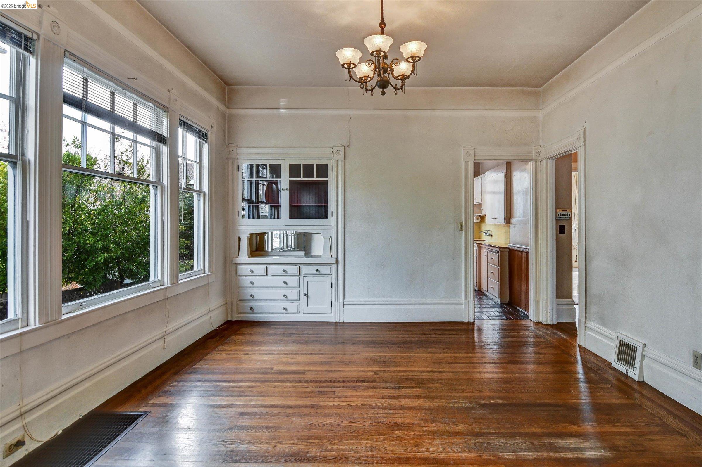 Detail Gallery Image 9 of 60 For 1822 Clinton Ave, Alameda,  CA 94501 - – Beds | – Baths