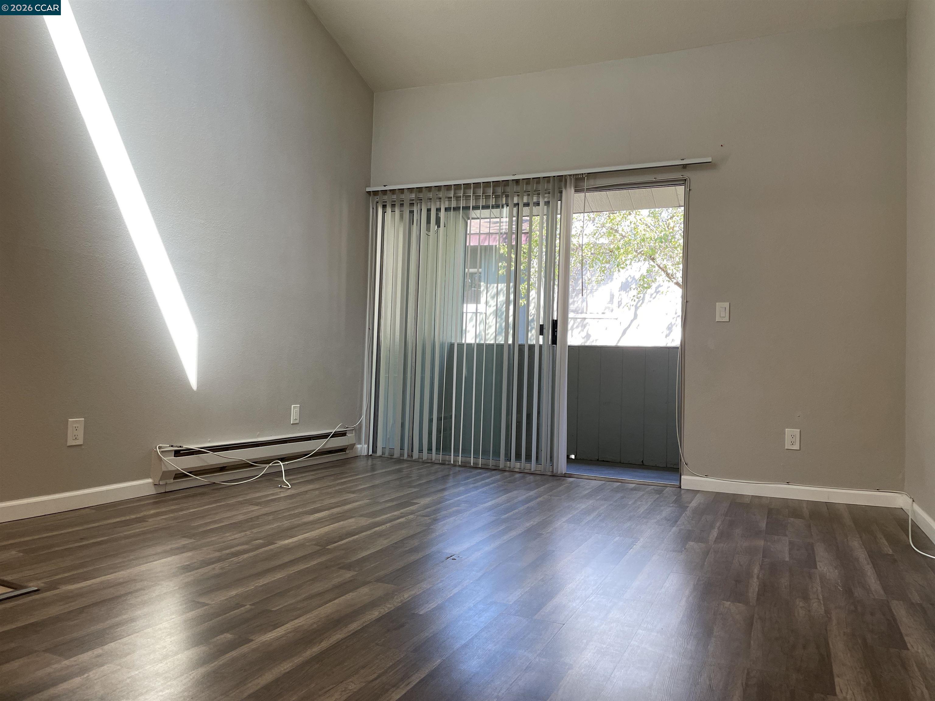 Detail Gallery Image 4 of 18 For 1333 N Camino Alto #273,  Vallejo,  CA 94589 - 2 Beds | 1 Baths