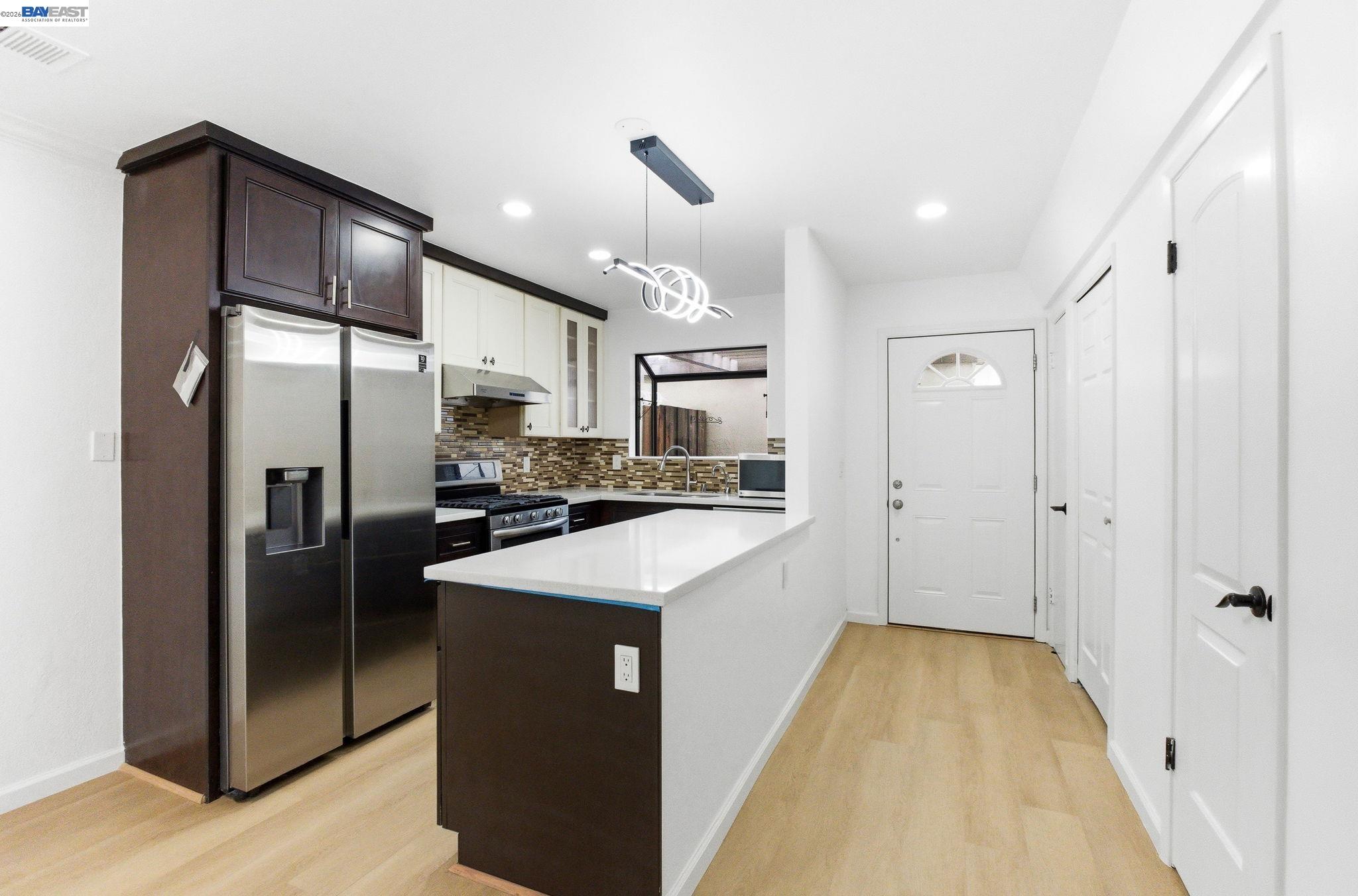 Detail Gallery Image 6 of 30 For 10439 Mary Ave, Cupertino,  CA 95014 - 2 Beds | 2/1 Baths