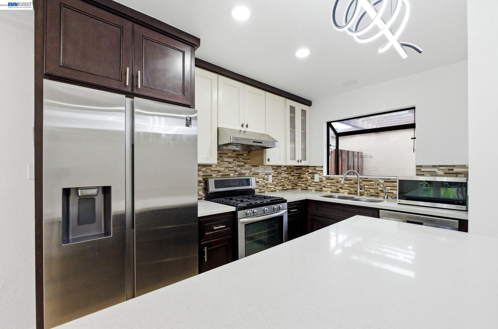 Detail Gallery Image 7 of 30 For 10439 Mary Ave, Cupertino,  CA 95014 - 2 Beds | 2/1 Baths