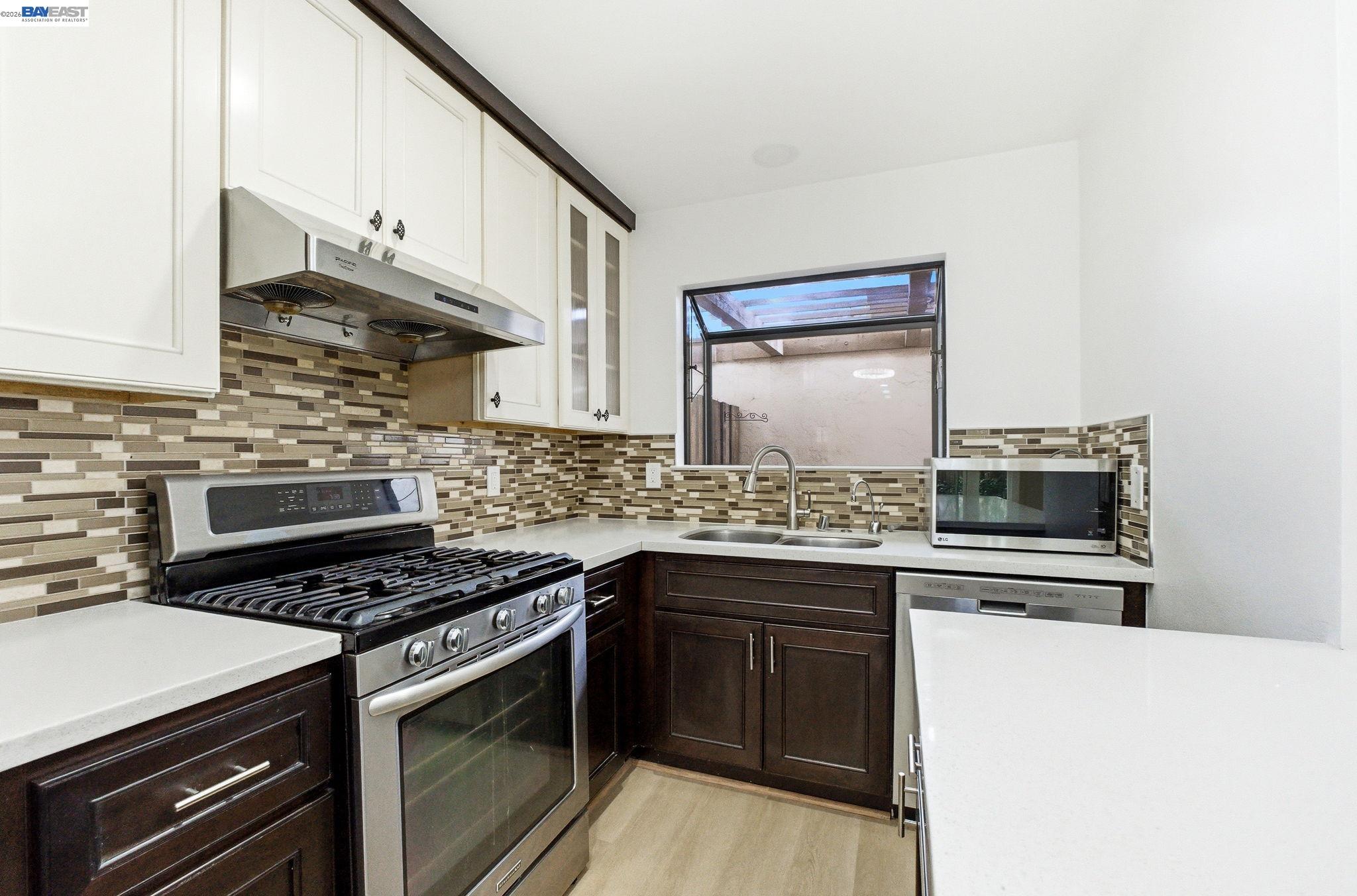 Detail Gallery Image 8 of 30 For 10439 Mary Ave, Cupertino,  CA 95014 - 2 Beds | 2/1 Baths