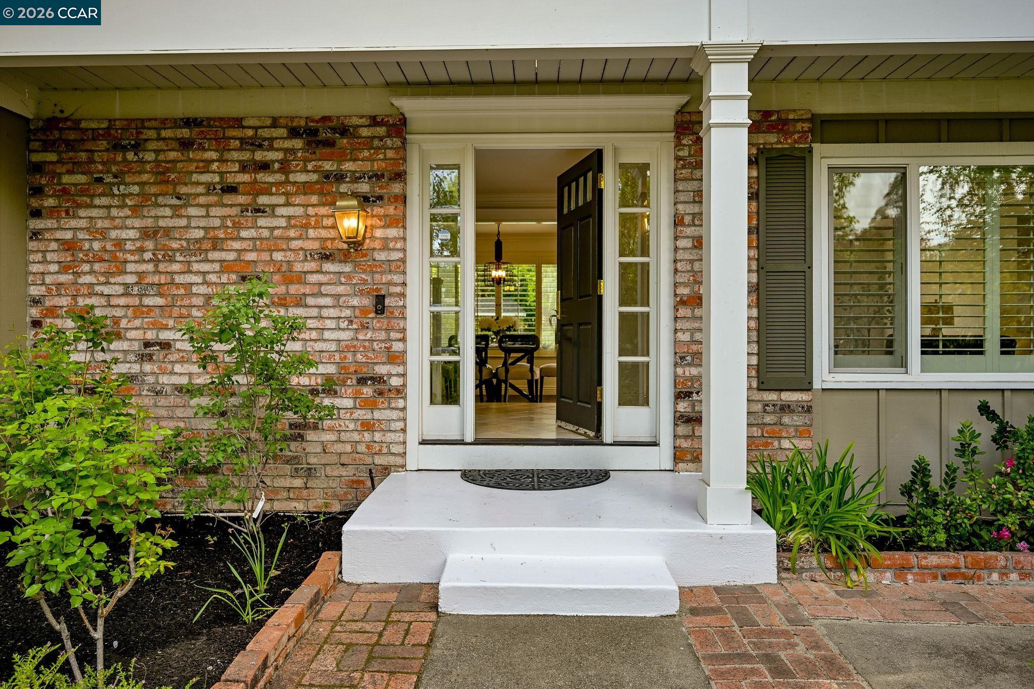 Detail Gallery Image 3 of 52 For 661 Derbyshire Place, Danville,  CA 94526-3606 - 6 Beds | 3 Baths