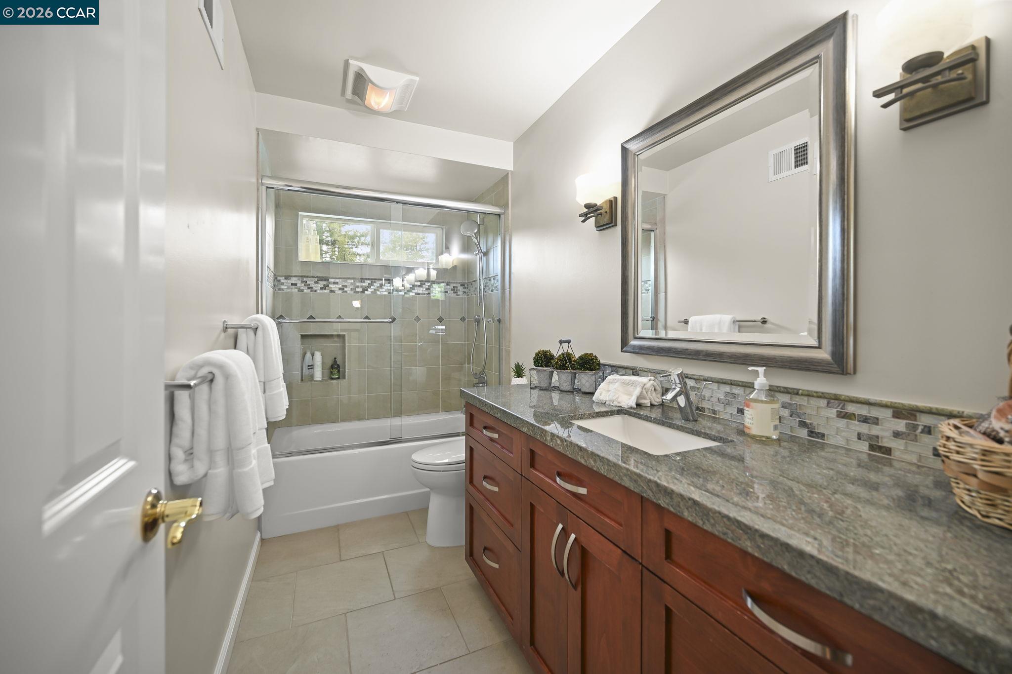 Detail Gallery Image 21 of 52 For 661 Derbyshire Place, Danville,  CA 94526-3606 - 6 Beds | 3 Baths