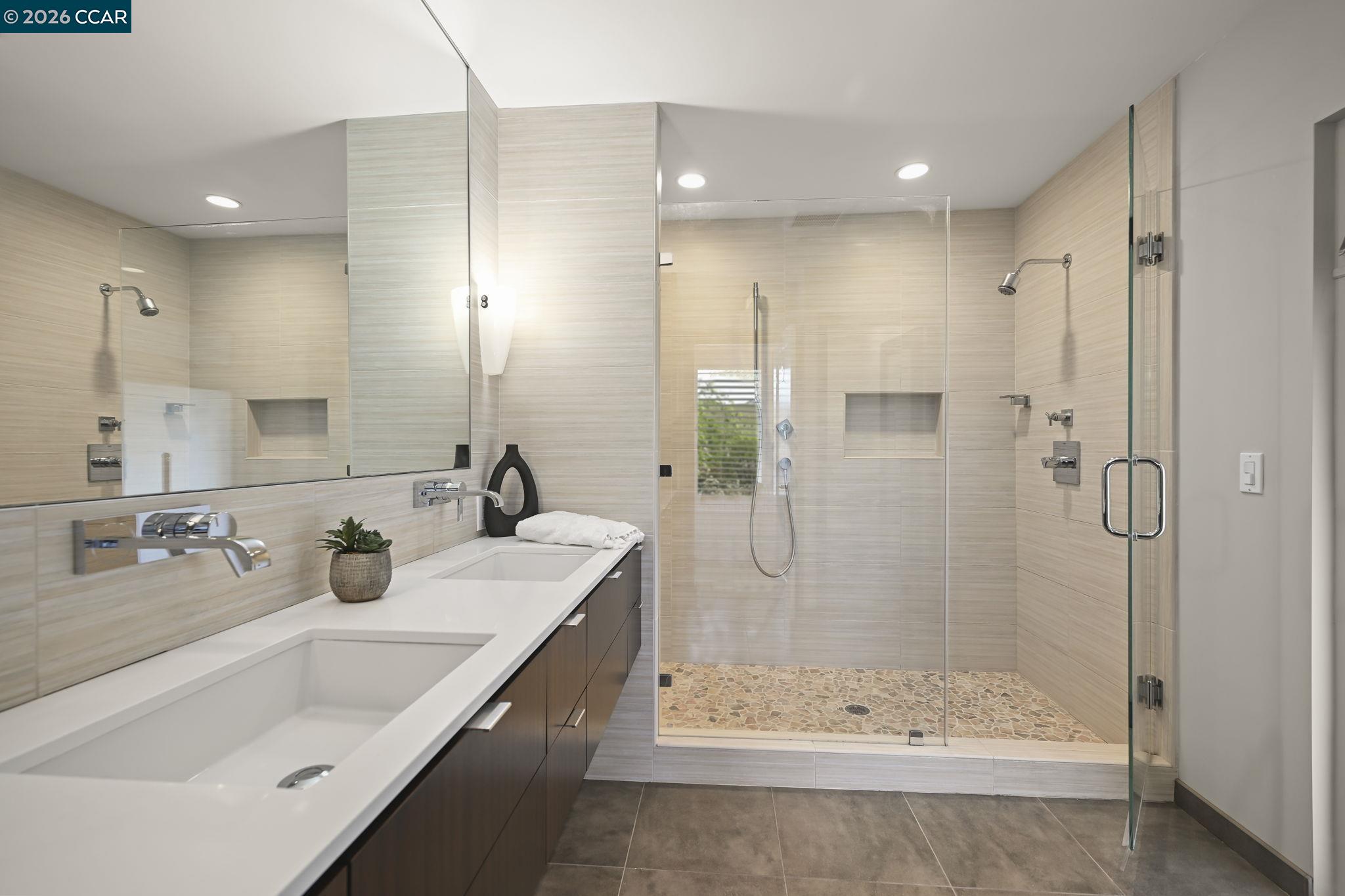 Detail Gallery Image 24 of 52 For 661 Derbyshire Place, Danville,  CA 94526-3606 - 6 Beds | 3 Baths