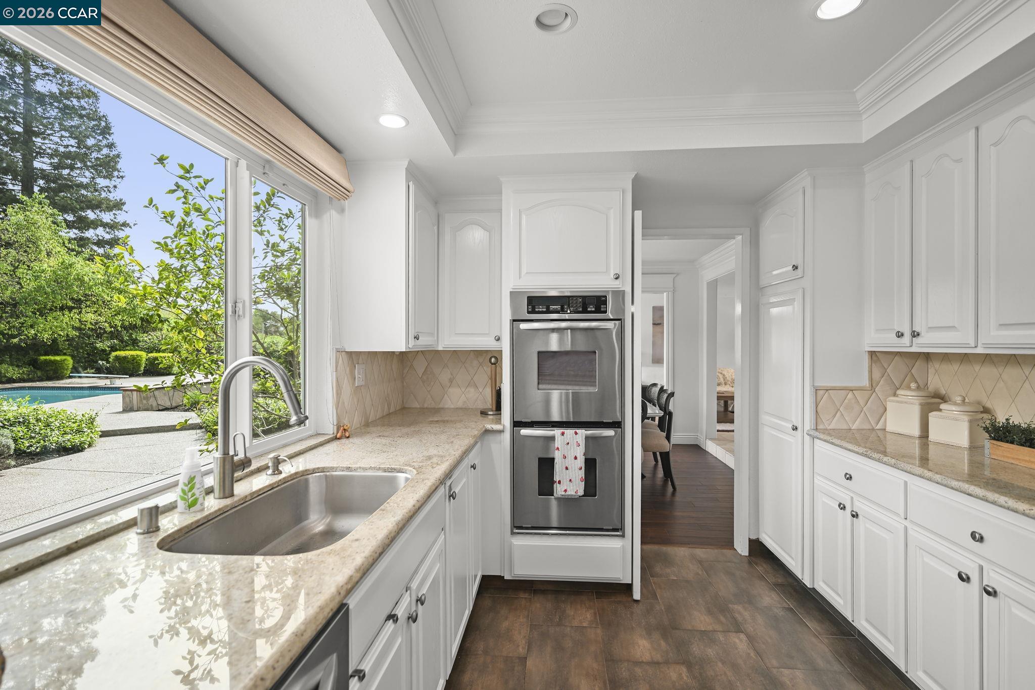 Detail Gallery Image 9 of 52 For 661 Derbyshire Place, Danville,  CA 94526-3606 - 6 Beds | 3 Baths