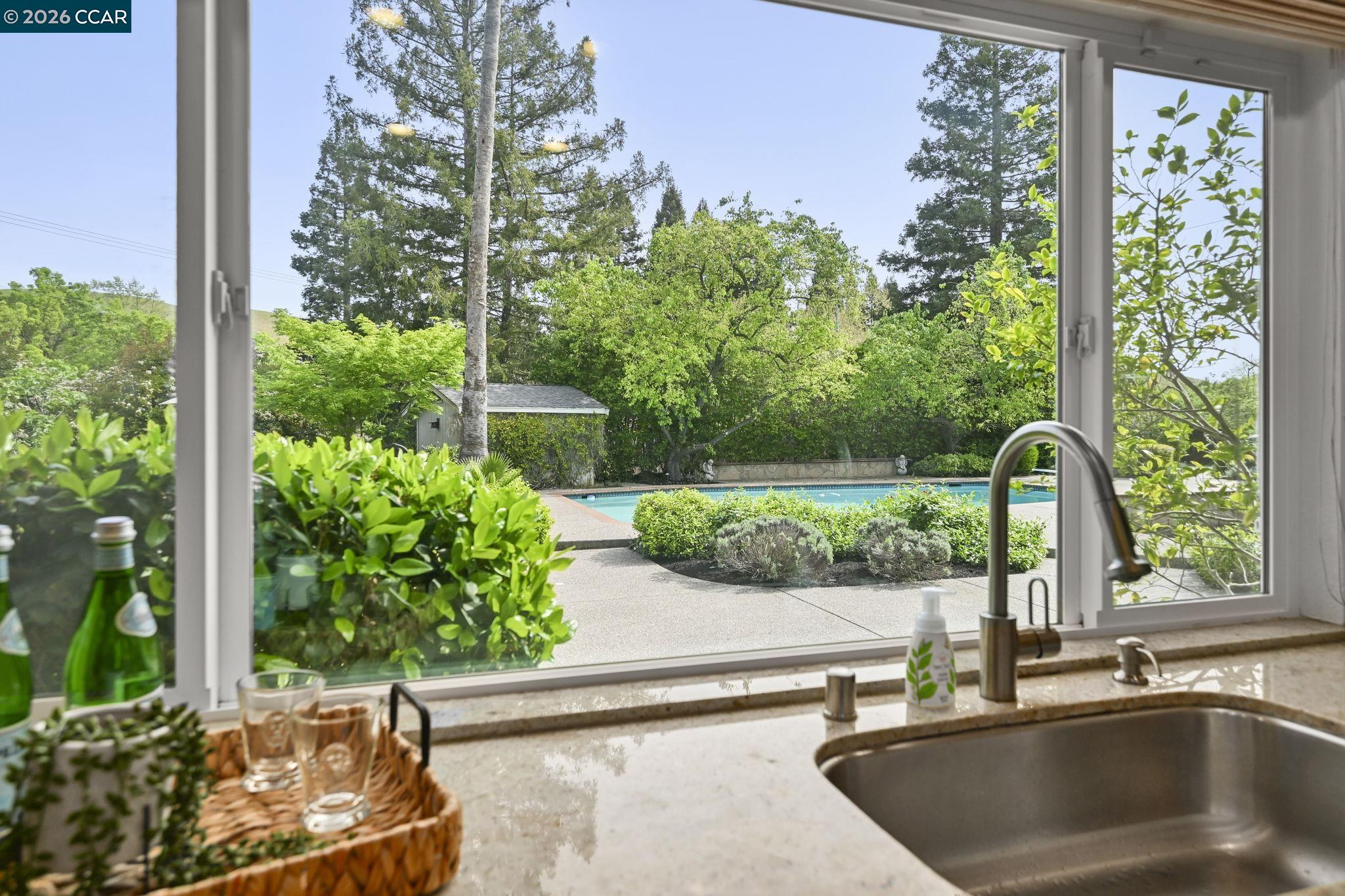 Detail Gallery Image 10 of 52 For 661 Derbyshire Place, Danville,  CA 94526-3606 - 6 Beds | 3 Baths