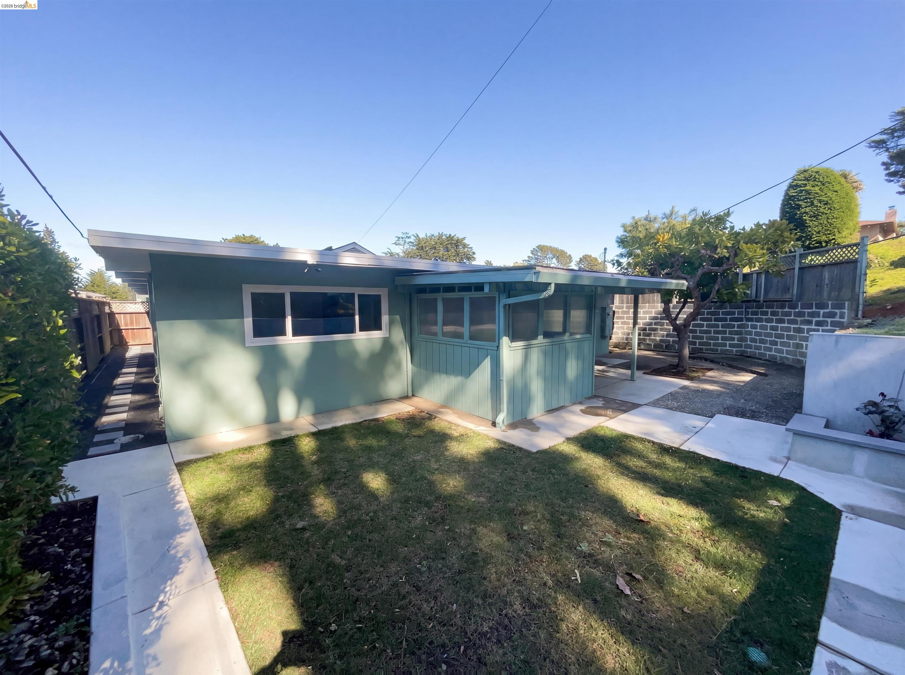 Detail Gallery Image 5 of 36 For 2361 Oakmont Dr, San Bruno,  CA 94066 - 3 Beds | 2 Baths