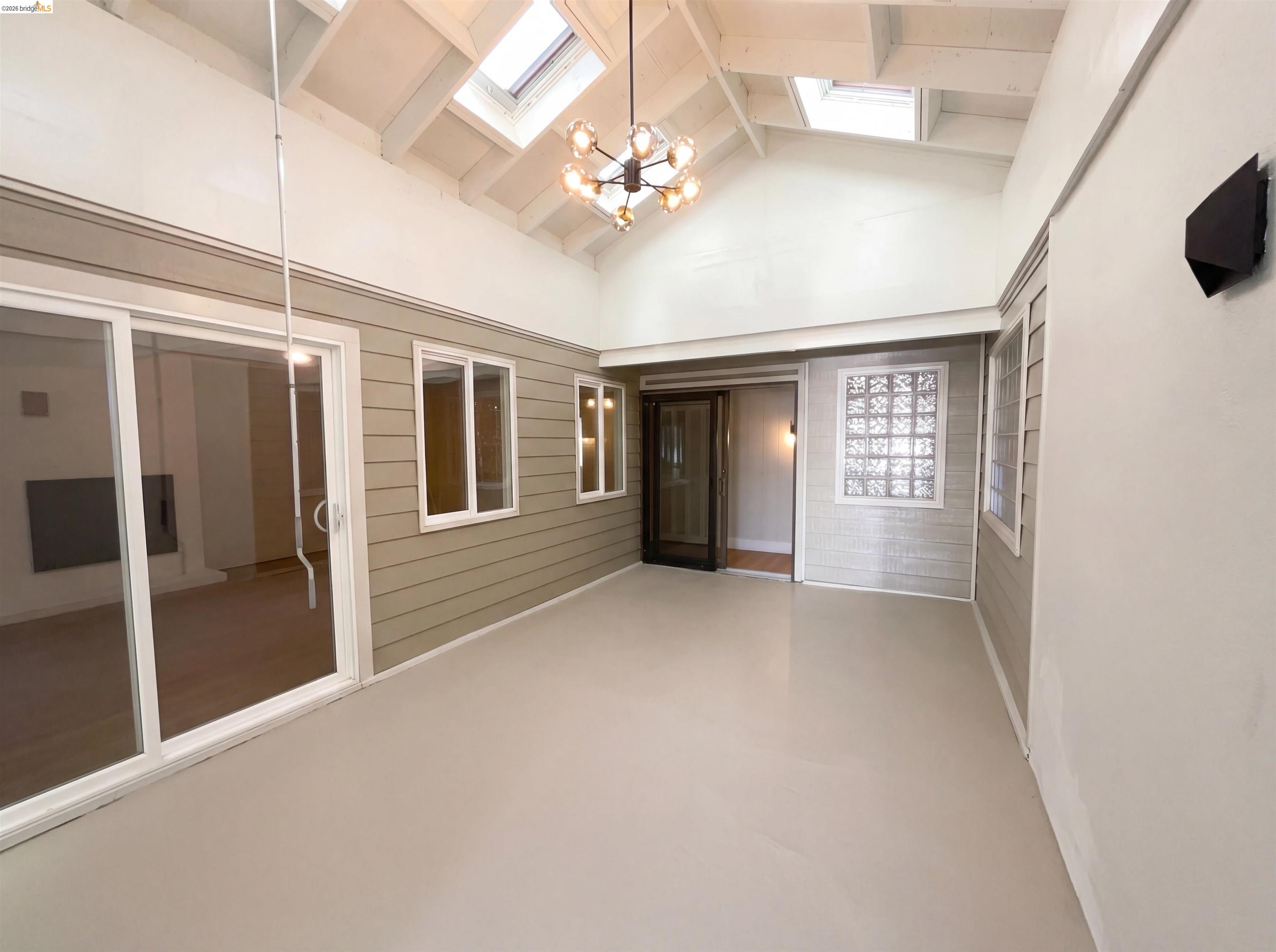 Detail Gallery Image 9 of 36 For 2361 Oakmont Dr, San Bruno,  CA 94066 - 3 Beds | 2 Baths