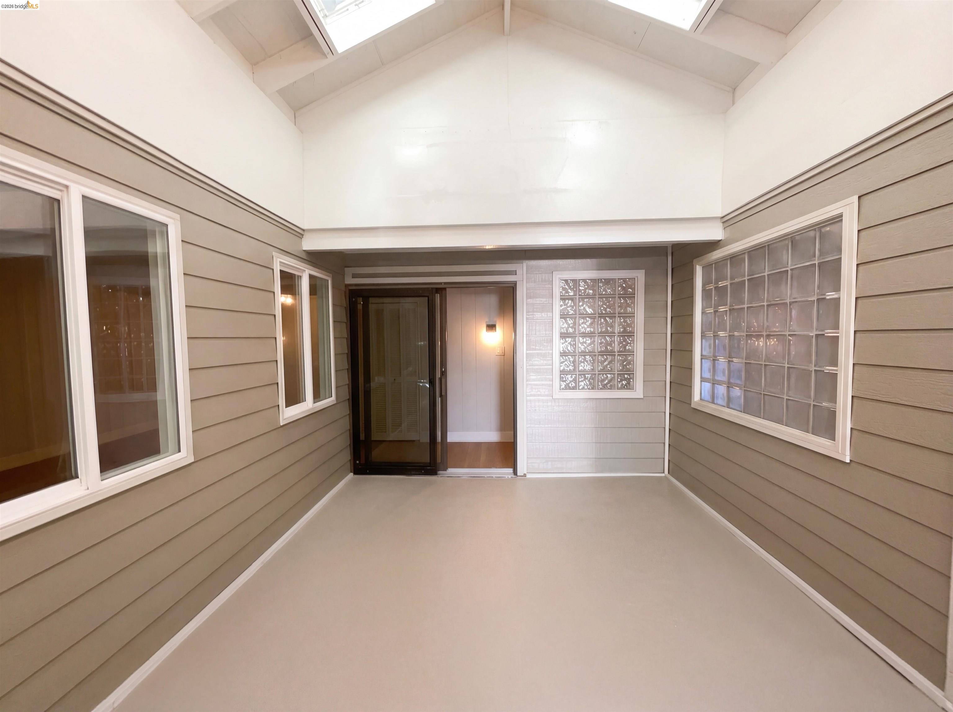 Detail Gallery Image 10 of 36 For 2361 Oakmont Dr, San Bruno,  CA 94066 - 3 Beds | 2 Baths