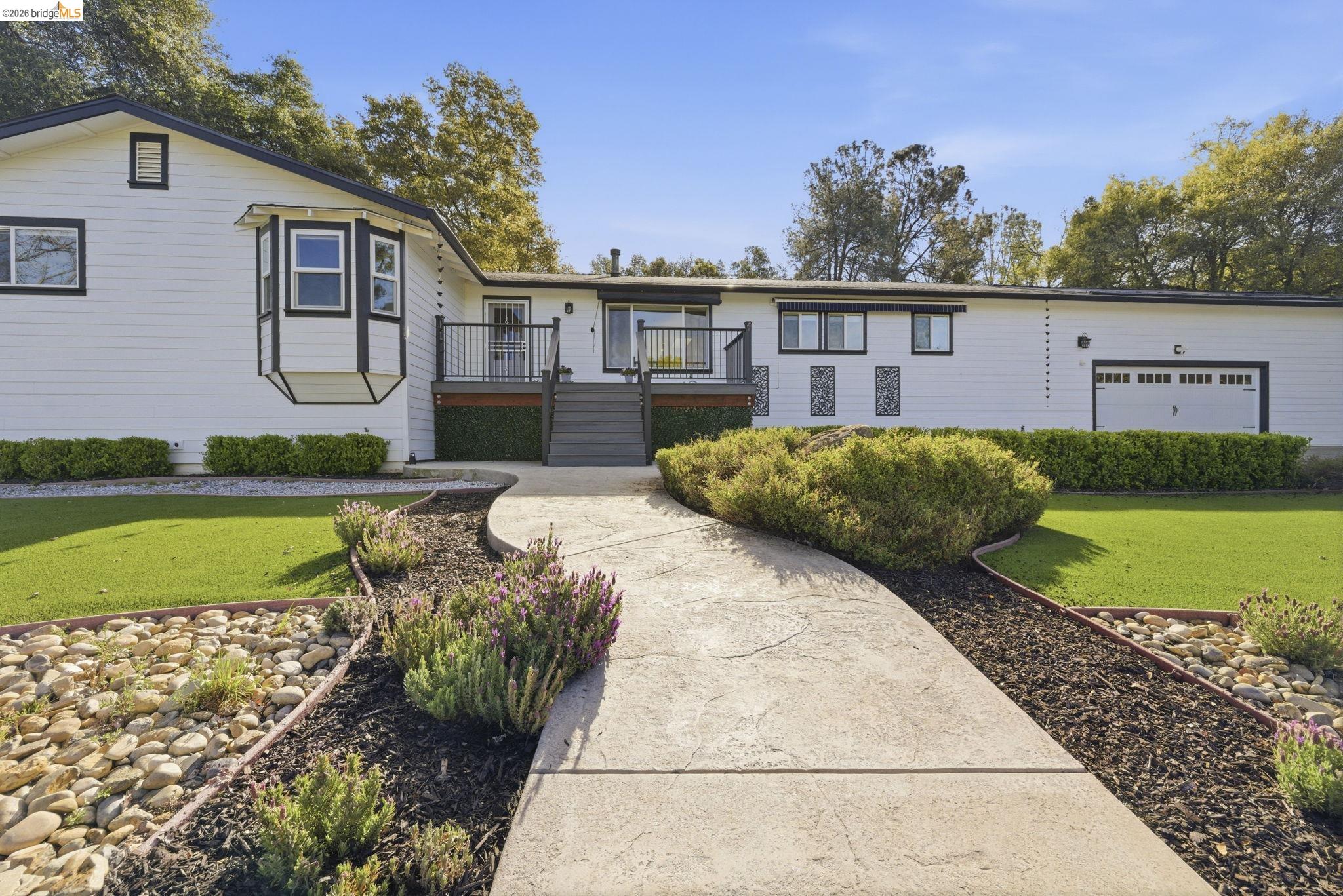 Detail Gallery Image 4 of 60 For 14580 Booker Rd., Sonora,  CA 95370-8652 - 4 Beds | 2/1 Baths