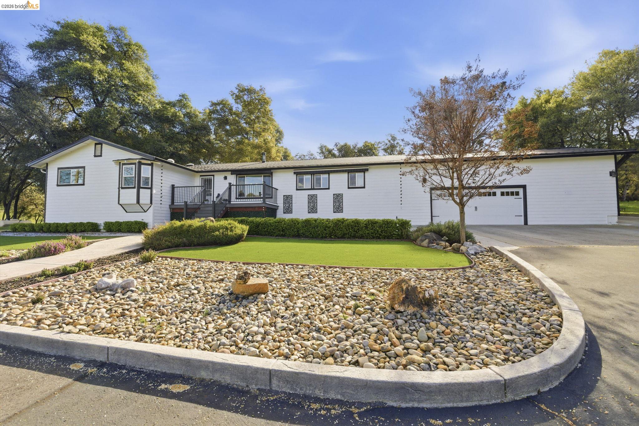 Detail Gallery Image 5 of 60 For 14580 Booker Rd., Sonora,  CA 95370-8652 - 4 Beds | 2/1 Baths