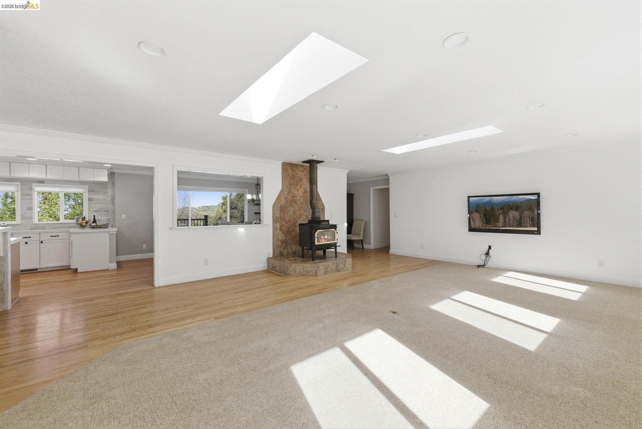 Detail Gallery Image 6 of 60 For 14580 Booker Rd., Sonora,  CA 95370-8652 - 4 Beds | 2/1 Baths