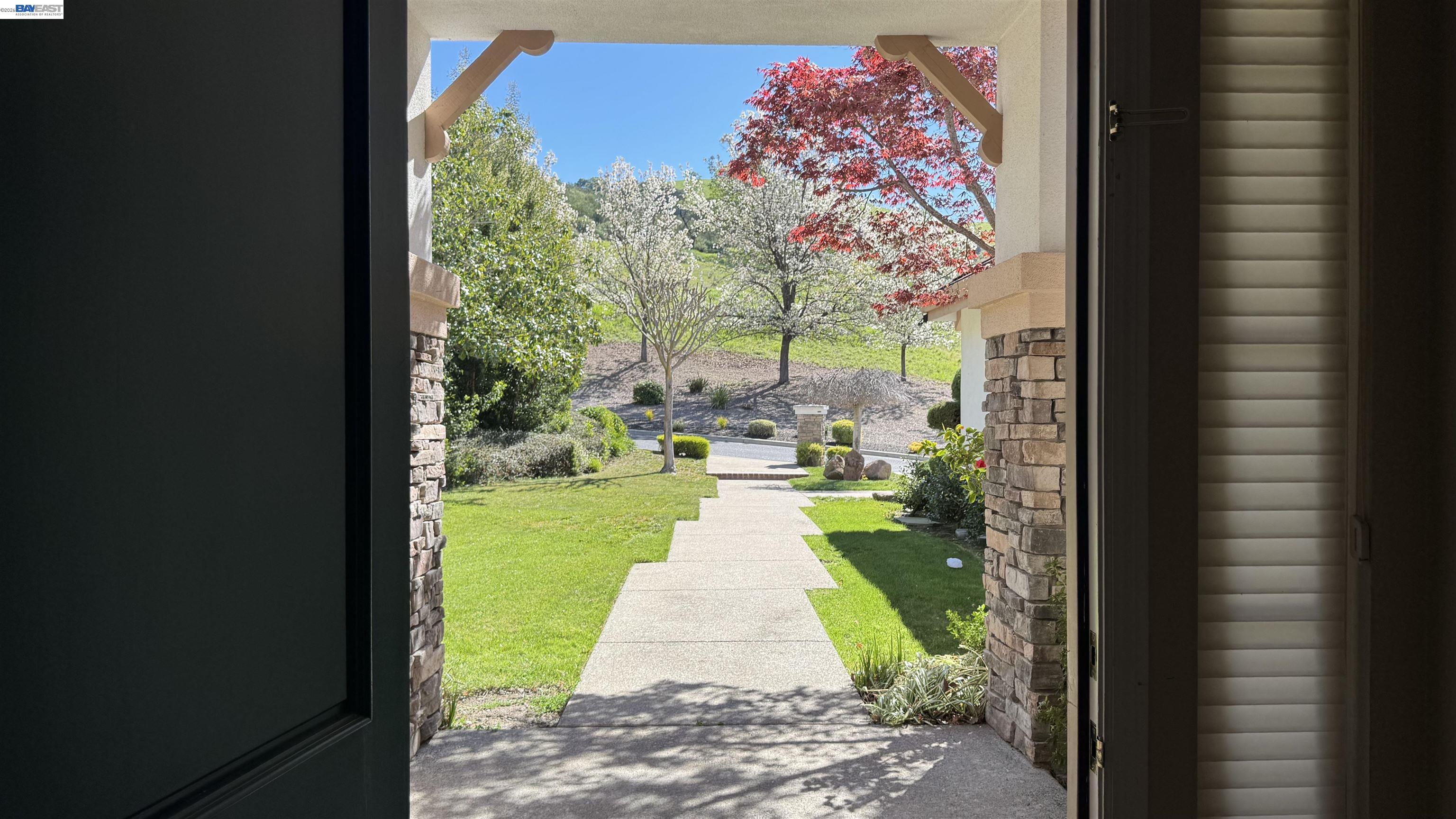 Detail Gallery Image 3 of 31 For 118 Deer Meadow Ter, Danville,  CA 94506 - 4 Beds | 3/1 Baths
