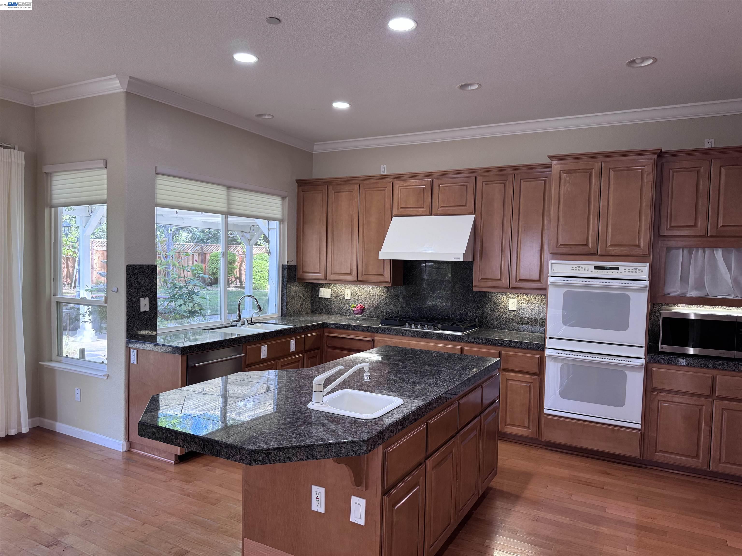 Detail Gallery Image 8 of 29 For 118 Deer Meadow Ter, Danville,  CA 94506 - 4 Beds | 3/1 Baths