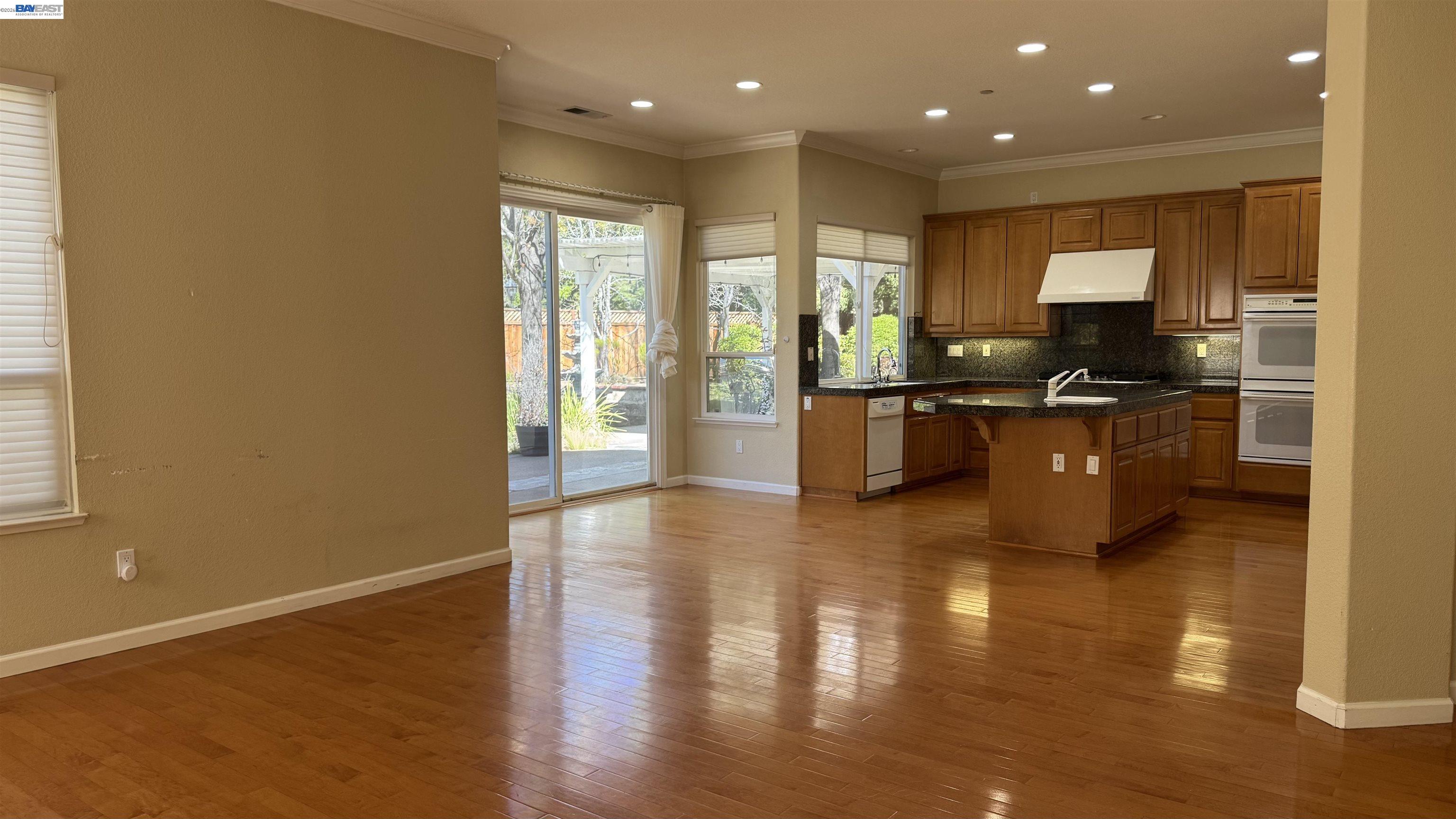 Detail Gallery Image 8 of 31 For 118 Deer Meadow Ter, Danville,  CA 94506 - 4 Beds | 3/1 Baths