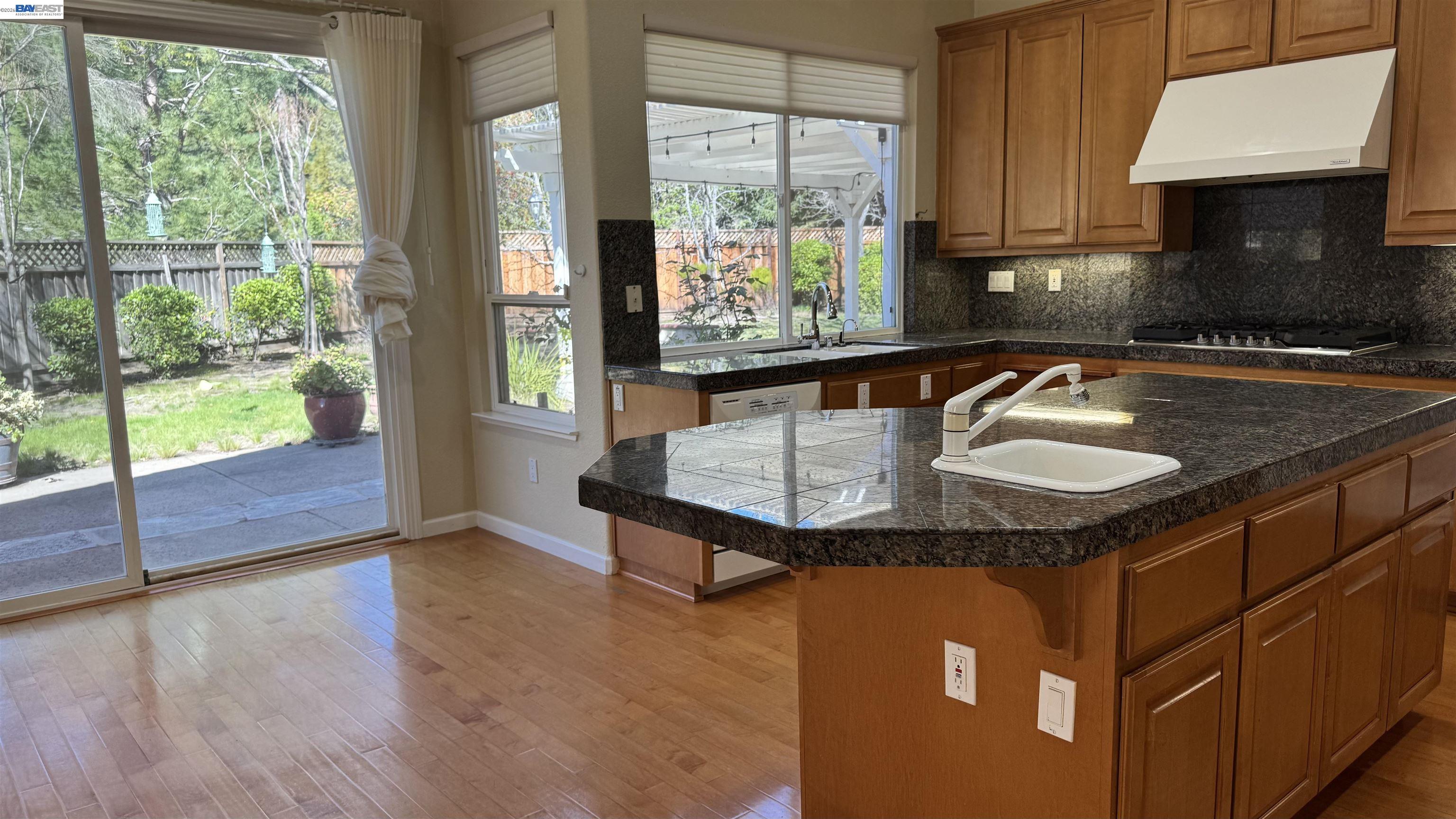 Detail Gallery Image 10 of 31 For 118 Deer Meadow Ter, Danville,  CA 94506 - 4 Beds | 3/1 Baths