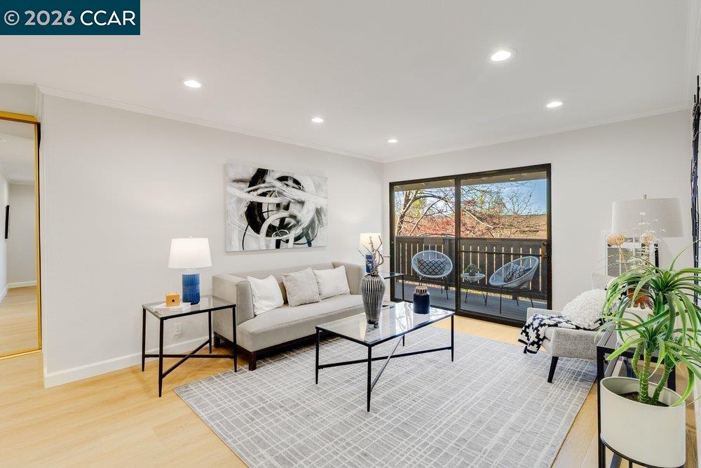 Detail Gallery Image 2 of 36 For 1465 Marchbanks Dr #4,  Walnut Creek,  CA 94598 - 1 Beds | 1 Baths