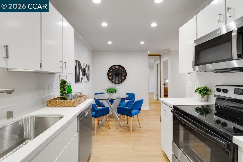 Detail Gallery Image 15 of 36 For 1465 Marchbanks Dr #4,  Walnut Creek,  CA 94598 - 1 Beds | 1 Baths