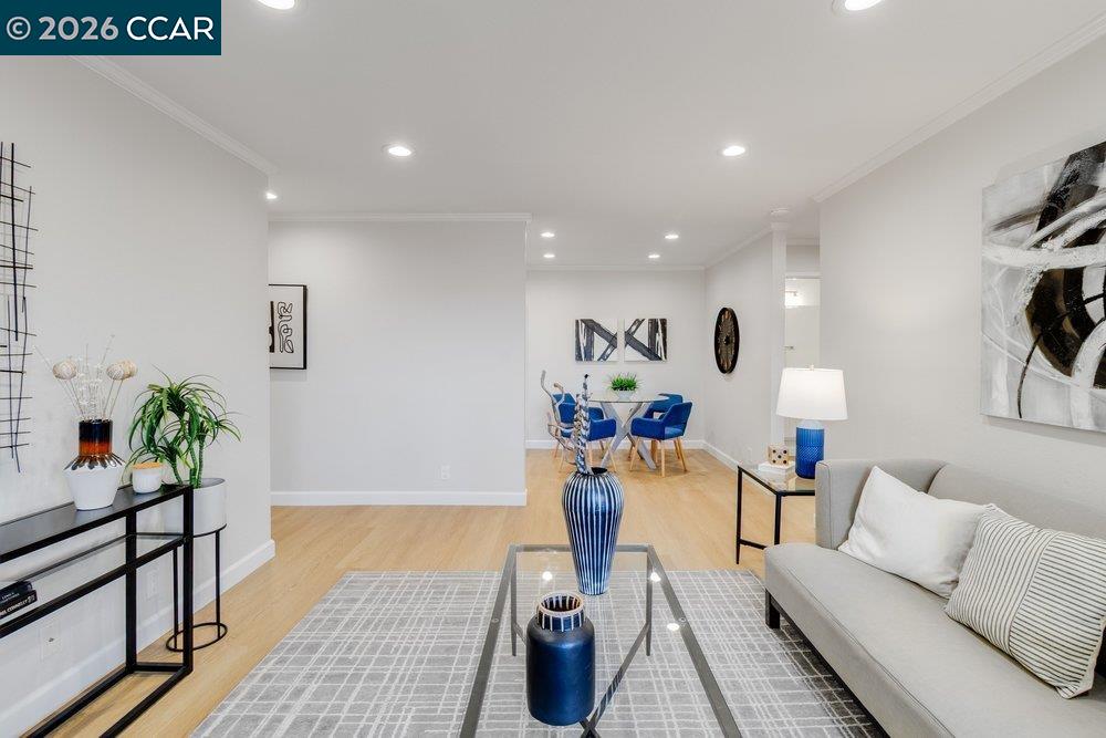 Detail Gallery Image 6 of 36 For 1465 Marchbanks Dr #4,  Walnut Creek,  CA 94598 - 1 Beds | 1 Baths