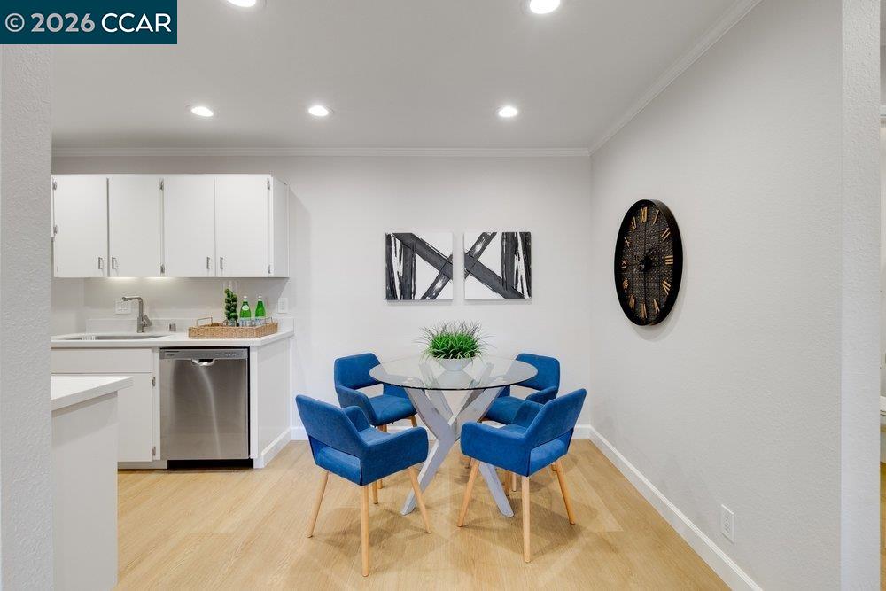 Detail Gallery Image 9 of 36 For 1465 Marchbanks Dr #4,  Walnut Creek,  CA 94598 - 1 Beds | 1 Baths