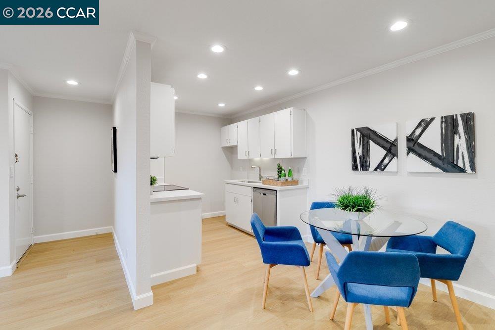 Detail Gallery Image 10 of 36 For 1465 Marchbanks Dr #4,  Walnut Creek,  CA 94598 - 1 Beds | 1 Baths