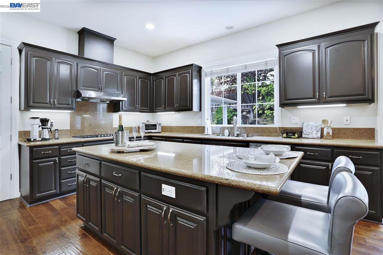 Detail Gallery Image 12 of 40 For 4899 Landmark Way, Dublin,  CA 94568 - 5 Beds | 2/1 Baths