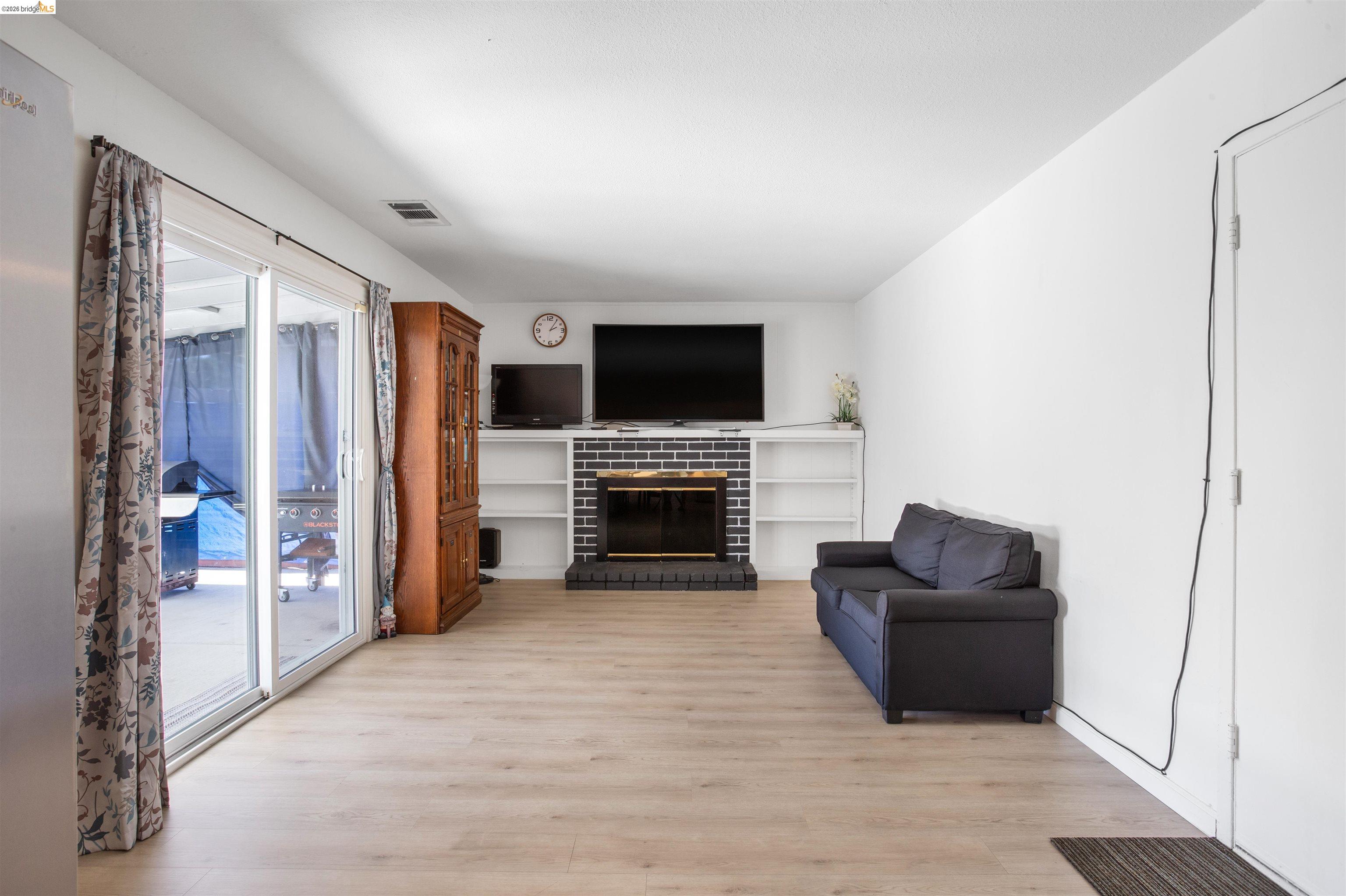 Detail Gallery Image 11 of 37 For 4301 Delta Fair Blvd, Antioch,  CA 94509 - 3 Beds | 2 Baths