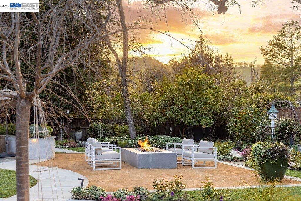 Detail Gallery Image 2 of 60 For 1397 Pine Tree Dr, Alamo,  CA 94507 - 6 Beds | 3/1 Baths