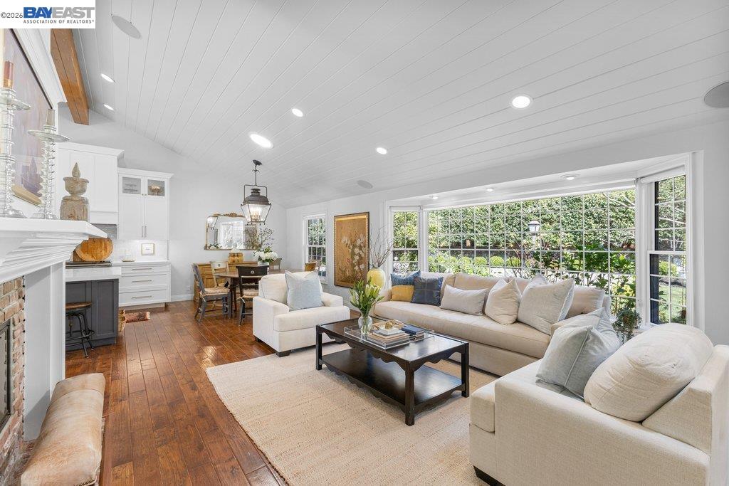 Detail Gallery Image 11 of 60 For 1397 Pine Tree Dr, Alamo,  CA 94507 - 6 Beds | 3/1 Baths