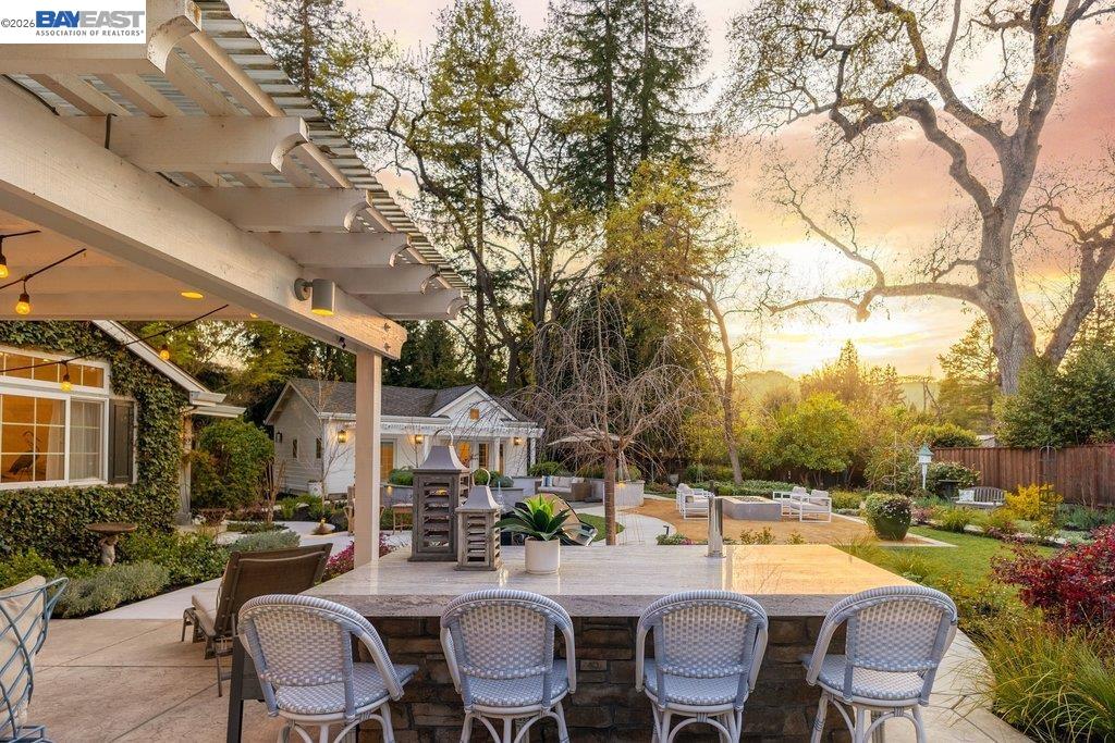 Detail Gallery Image 4 of 60 For 1397 Pine Tree Dr, Alamo,  CA 94507 - 6 Beds | 3/1 Baths