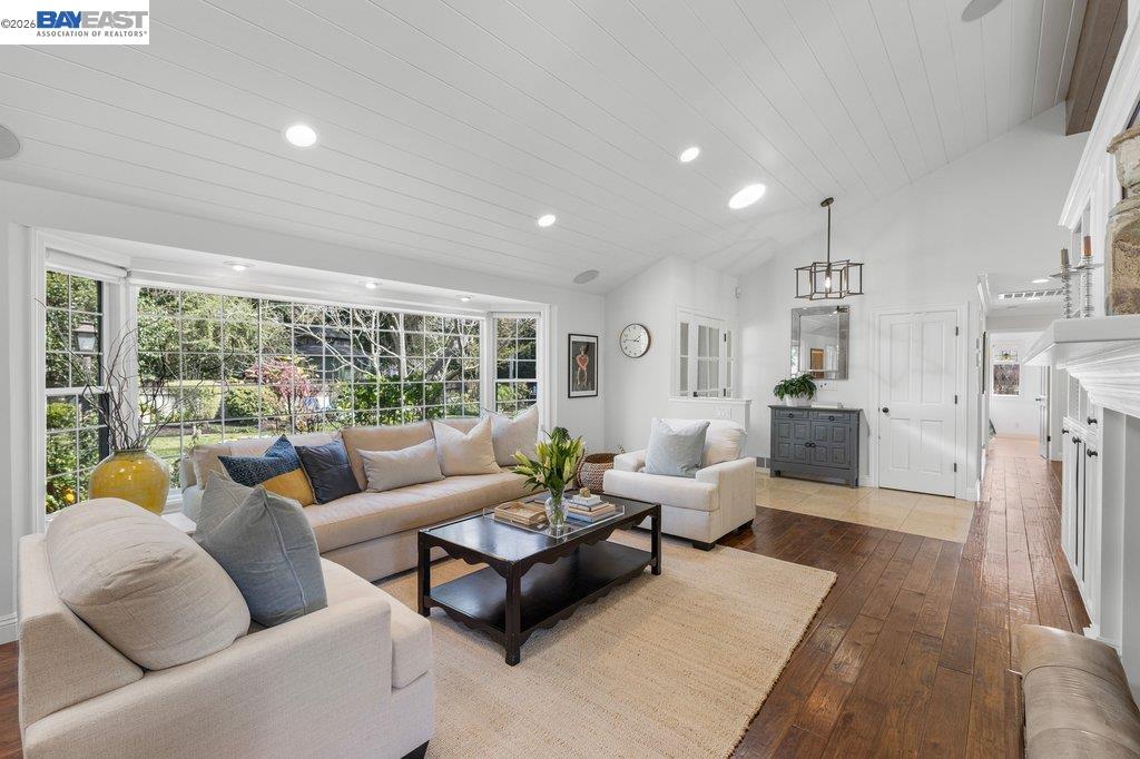 Detail Gallery Image 9 of 60 For 1397 Pine Tree Dr, Alamo,  CA 94507 - 6 Beds | 3/1 Baths