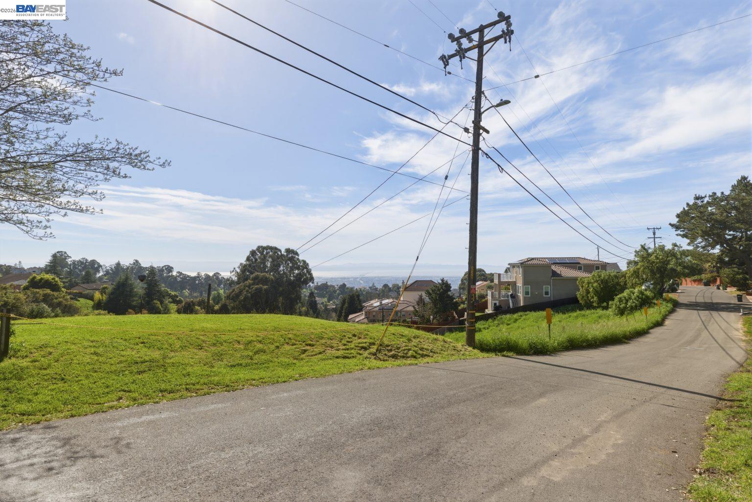 Detail Gallery Image 4 of 15 For 27188 Hayward Blvd, Hayward,  CA 94542 - – Beds | – Baths