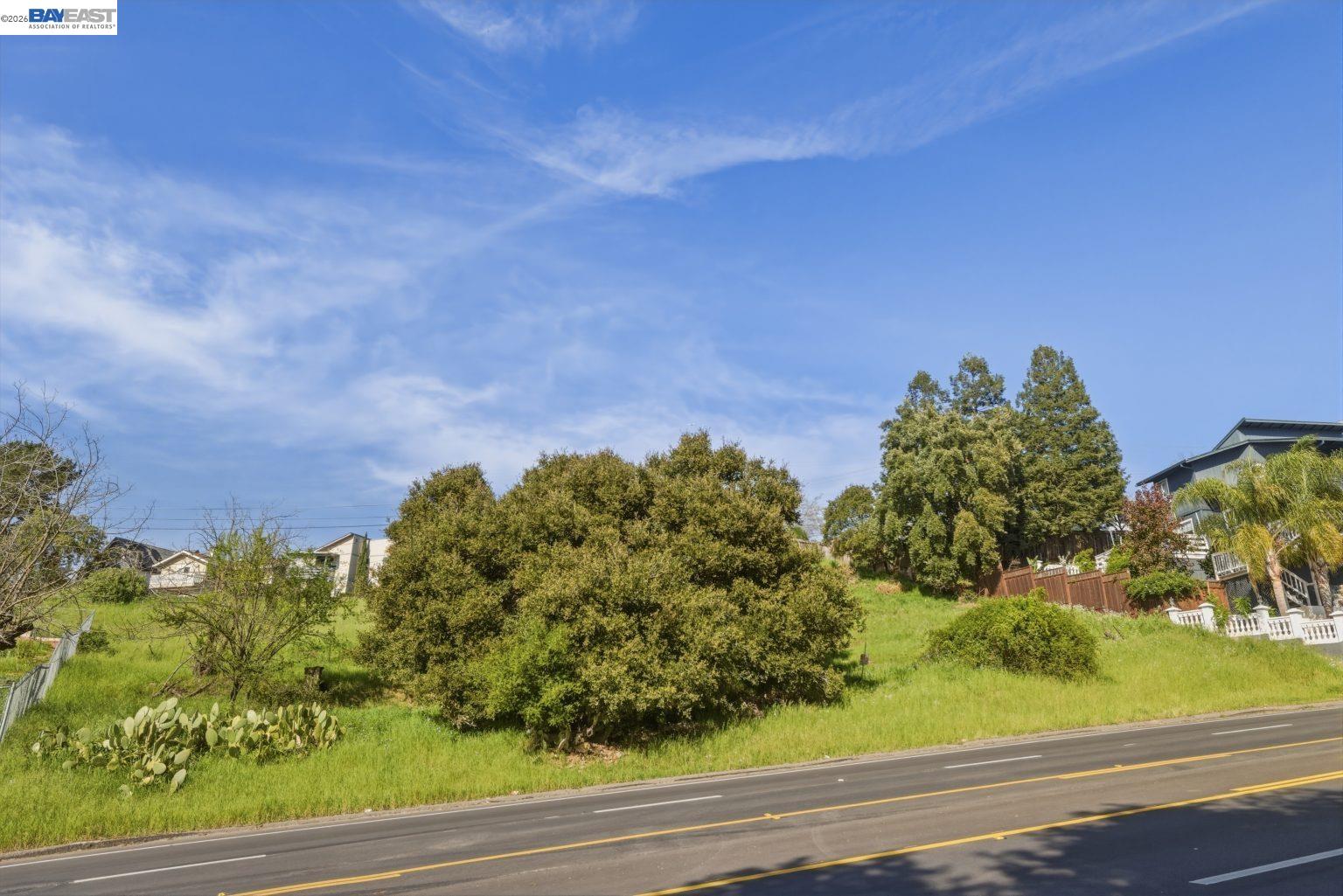 Detail Gallery Image 8 of 15 For 27188 Hayward Blvd, Hayward,  CA 94542 - – Beds | – Baths