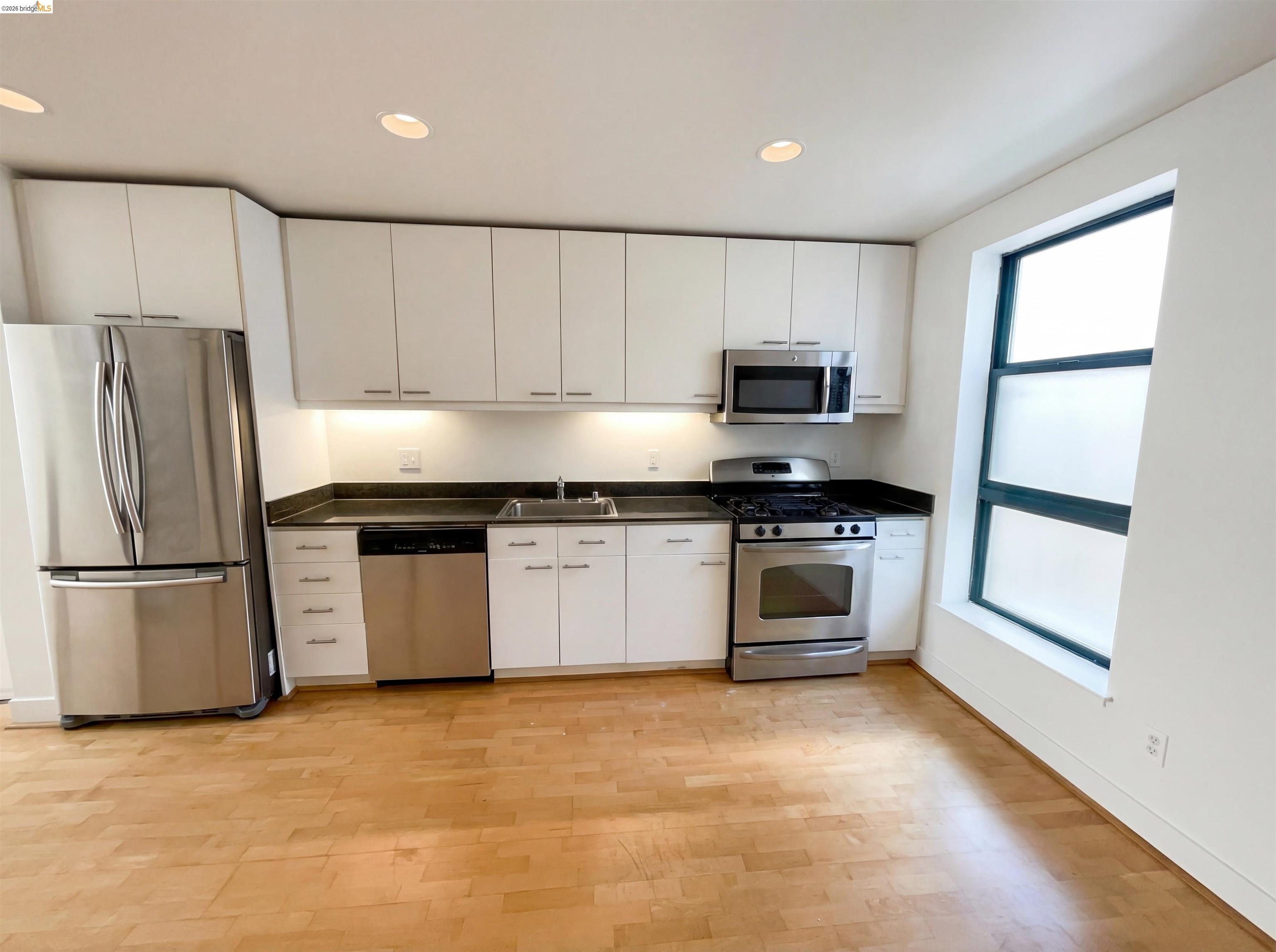 Detail Gallery Image 2 of 23 For 161 Gilbert St #16,  San Francisco,  CA 94103 - 1 Beds | 1 Baths