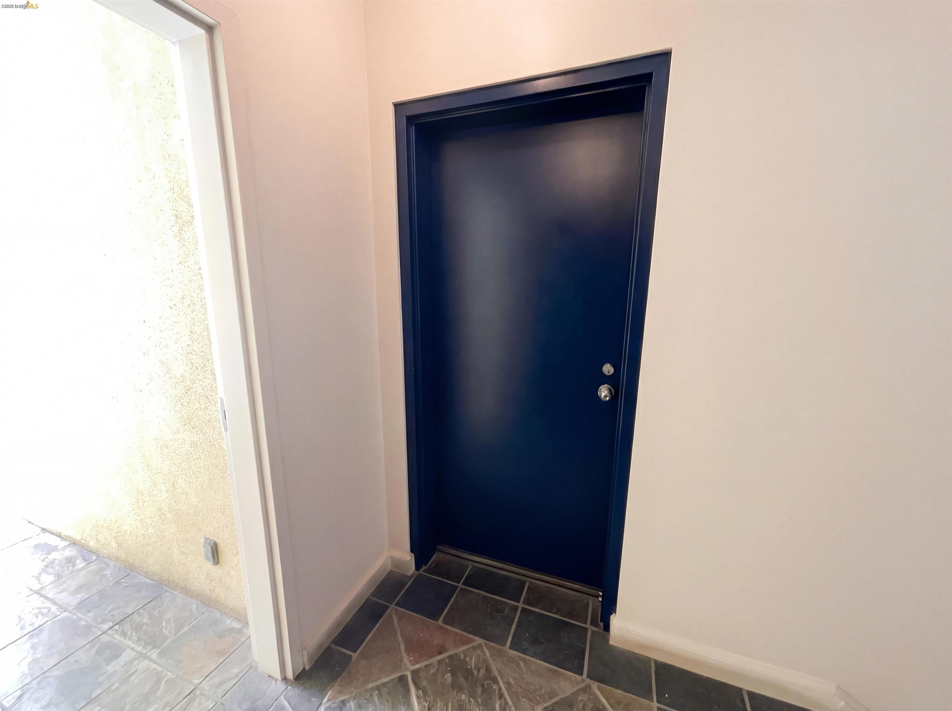 Detail Gallery Image 6 of 23 For 161 Gilbert St #16,  San Francisco,  CA 94103 - 1 Beds | 1 Baths