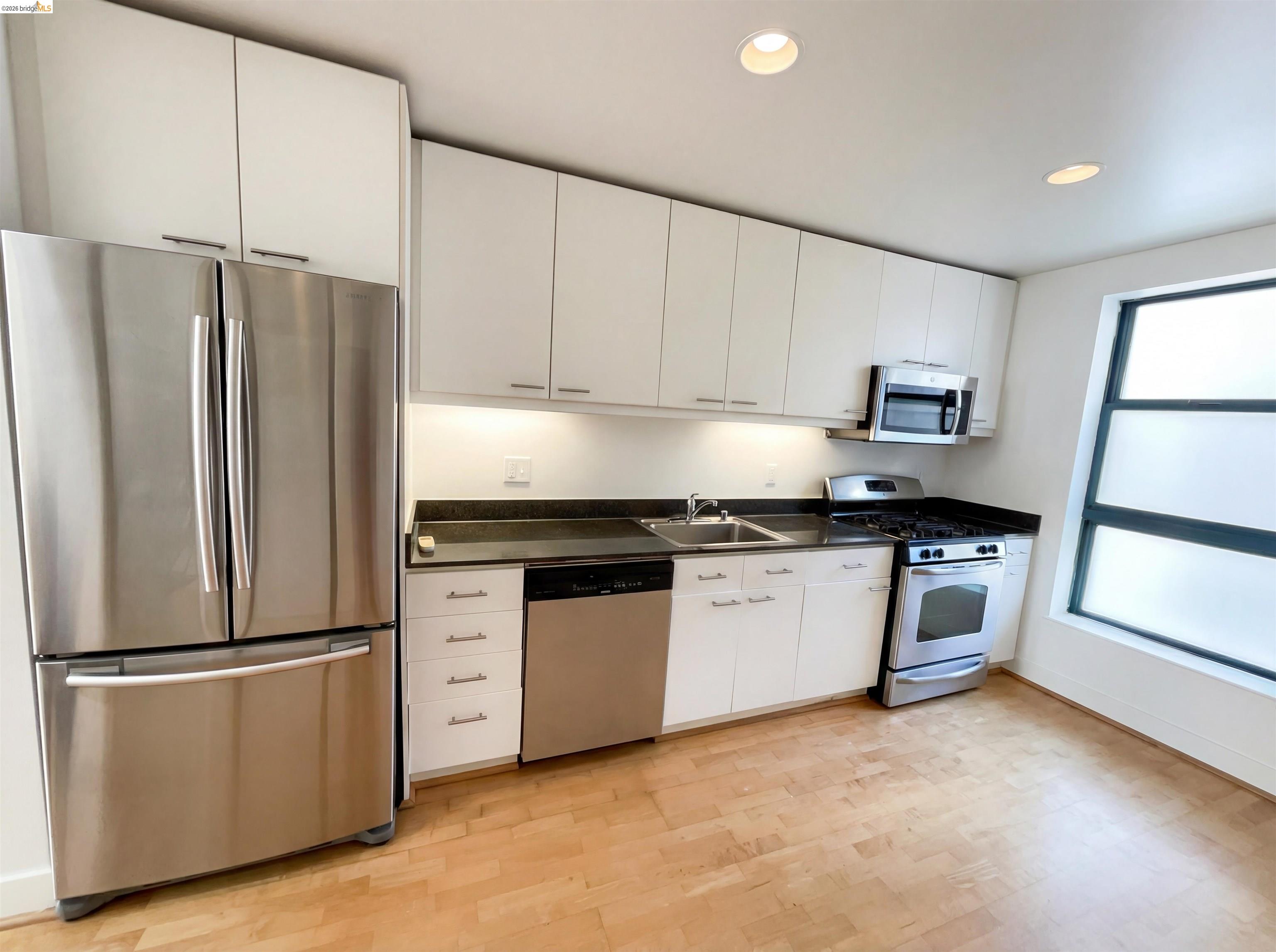 Detail Gallery Image 10 of 23 For 161 Gilbert St #16,  San Francisco,  CA 94103 - 1 Beds | 1 Baths