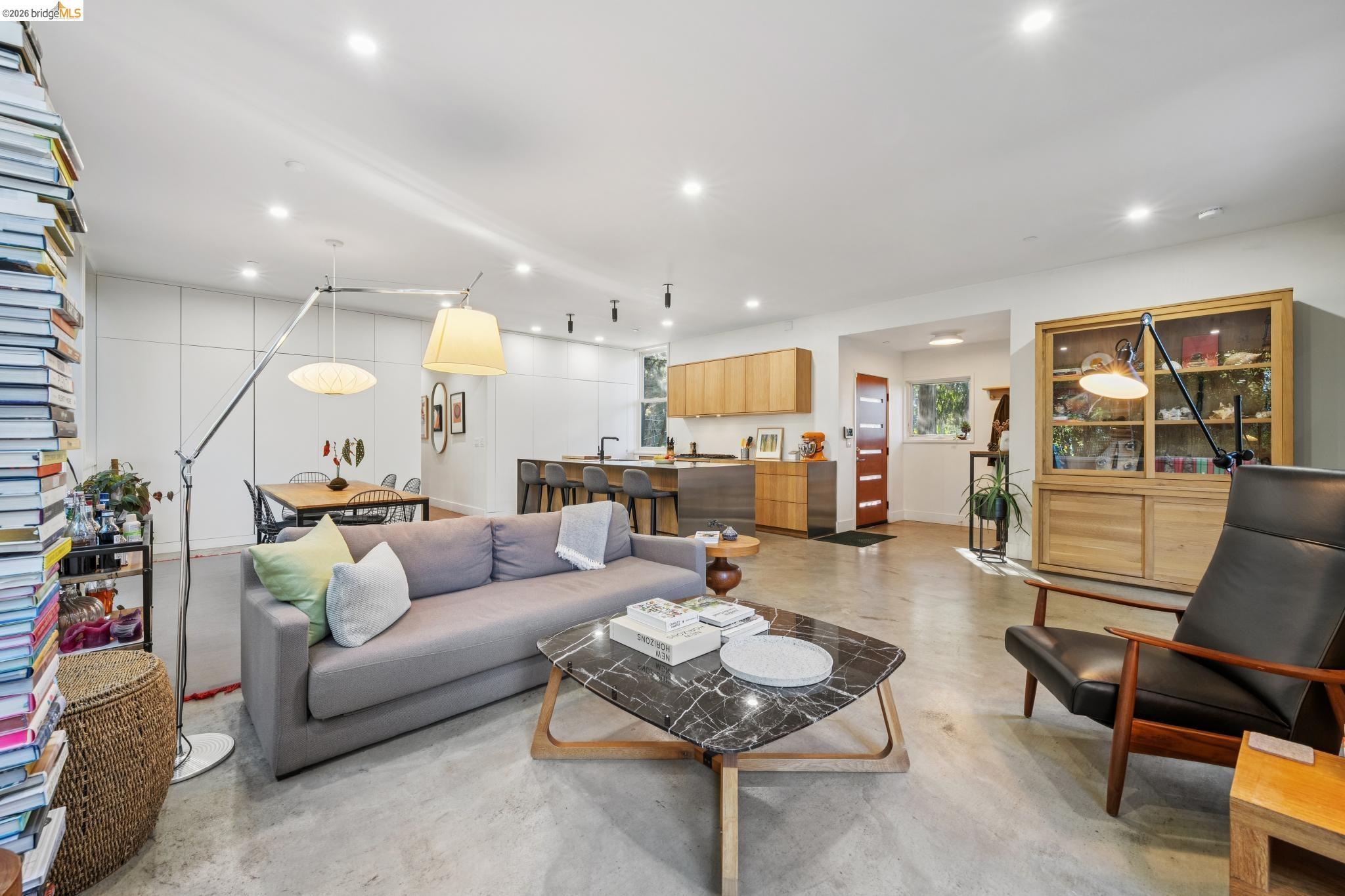 Detail Gallery Image 13 of 60 For 8210 Skyline Blvd, Oakland,  CA 94611 - 4 Beds | 3 Baths