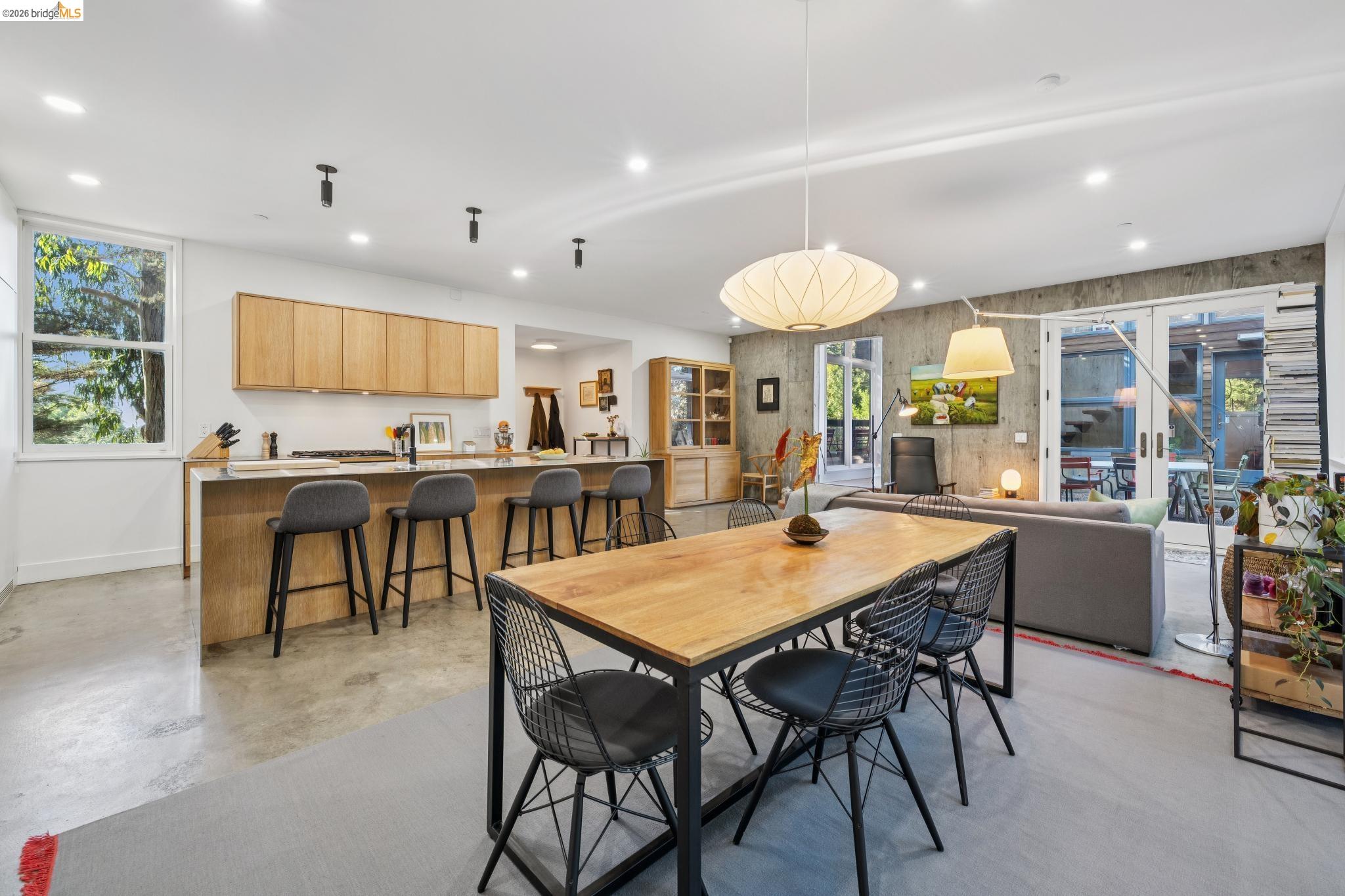 Detail Gallery Image 14 of 60 For 8210 Skyline Blvd, Oakland,  CA 94611 - 4 Beds | 3 Baths