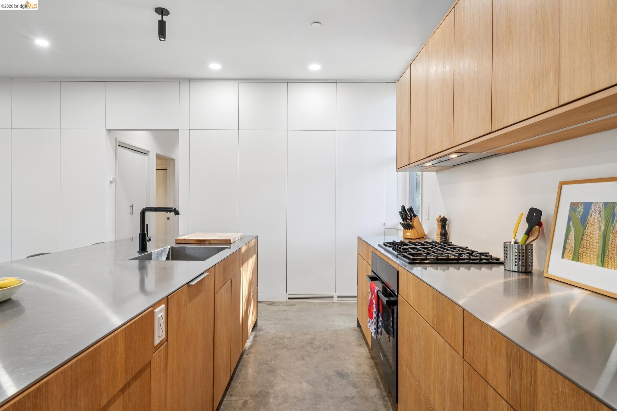 Detail Gallery Image 17 of 60 For 8210 Skyline Blvd, Oakland,  CA 94611 - 4 Beds | 3 Baths