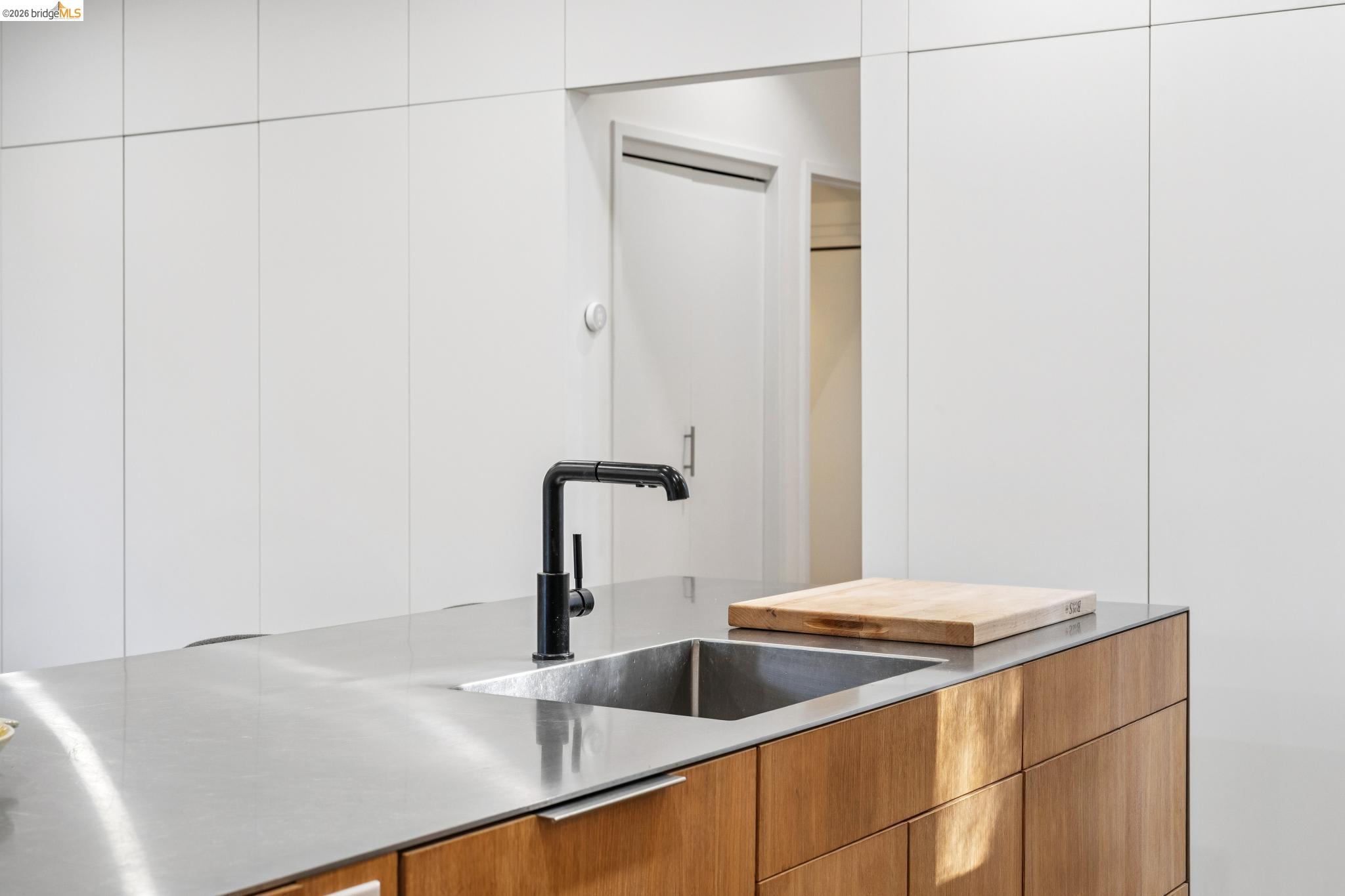 Detail Gallery Image 18 of 60 For 8210 Skyline Blvd, Oakland,  CA 94611 - 4 Beds | 3 Baths