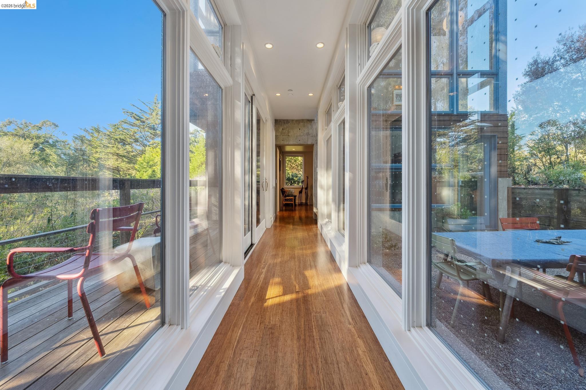 Detail Gallery Image 19 of 60 For 8210 Skyline Blvd, Oakland,  CA 94611 - 4 Beds | 3 Baths