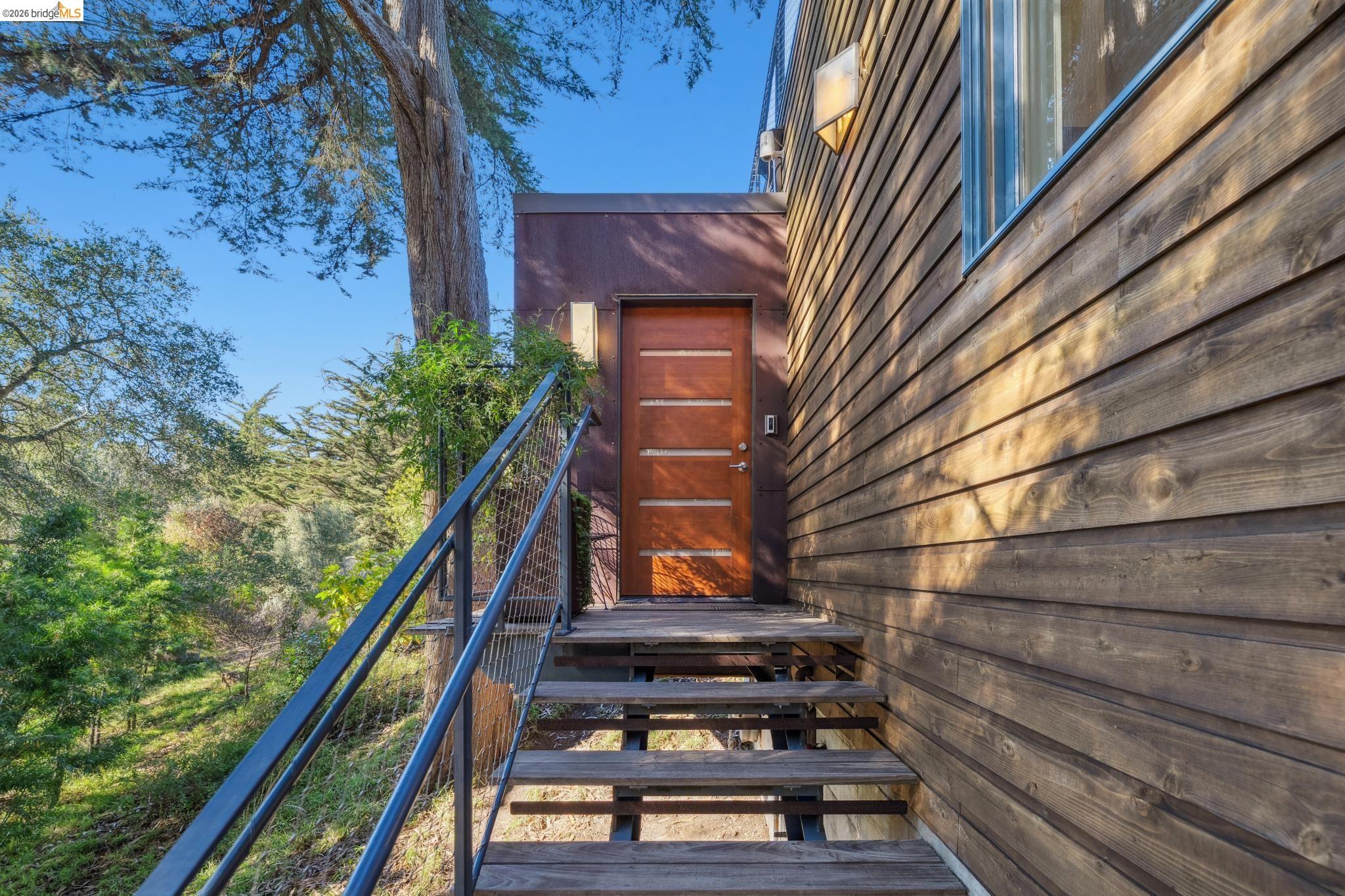 Detail Gallery Image 4 of 60 For 8210 Skyline Blvd, Oakland,  CA 94611 - 4 Beds | 3 Baths