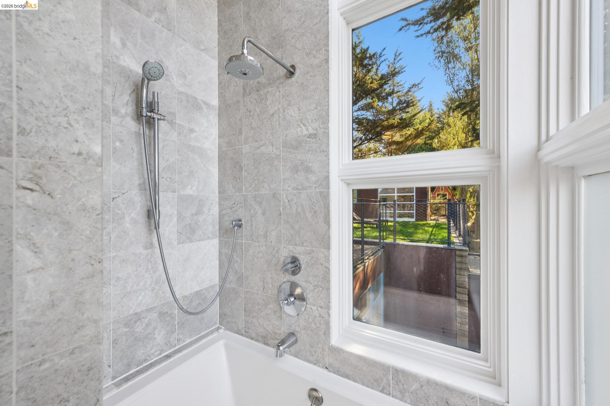 Detail Gallery Image 33 of 60 For 8210 Skyline Blvd, Oakland,  CA 94611 - 4 Beds | 3 Baths