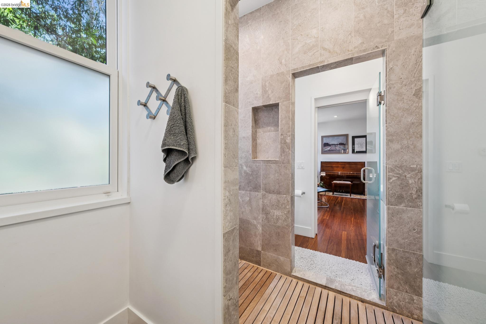 Detail Gallery Image 44 of 60 For 8210 Skyline Blvd, Oakland,  CA 94611 - 4 Beds | 3 Baths