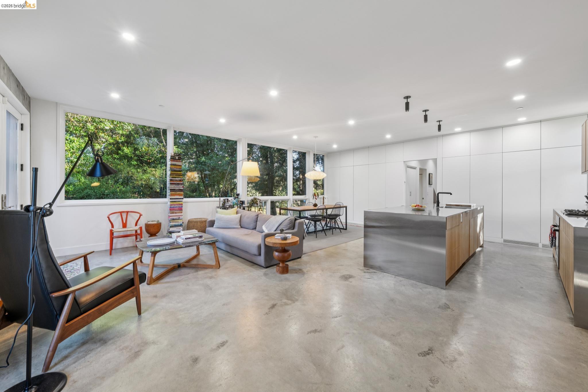 Detail Gallery Image 6 of 60 For 8210 Skyline Blvd, Oakland,  CA 94611 - 4 Beds | 3 Baths