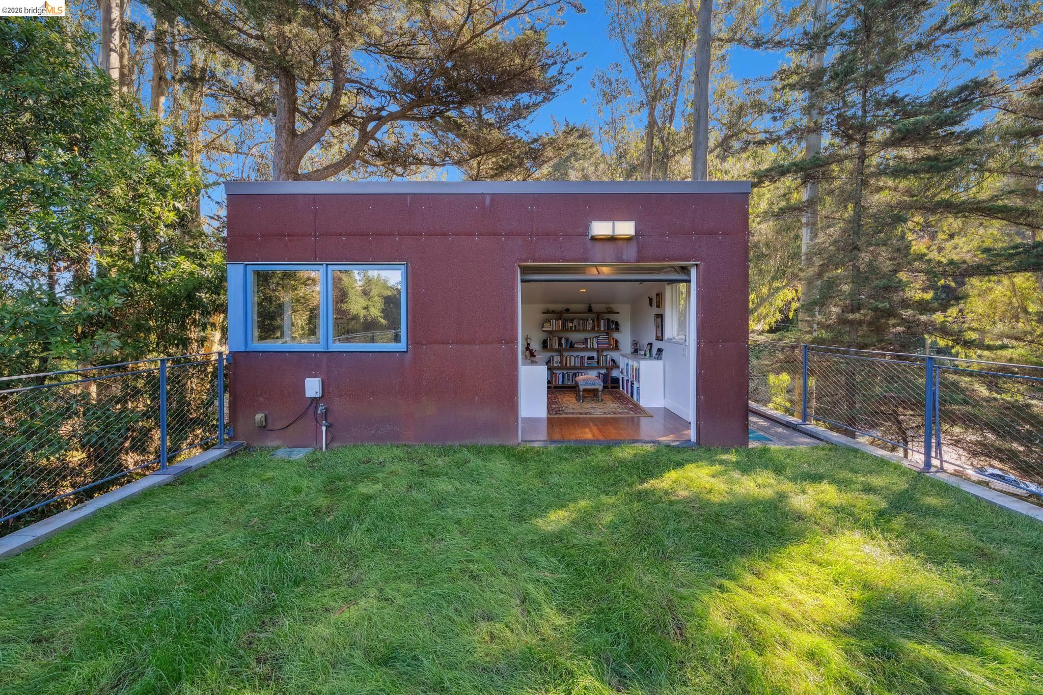 Detail Gallery Image 52 of 60 For 8210 Skyline Blvd, Oakland,  CA 94611 - 4 Beds | 3 Baths