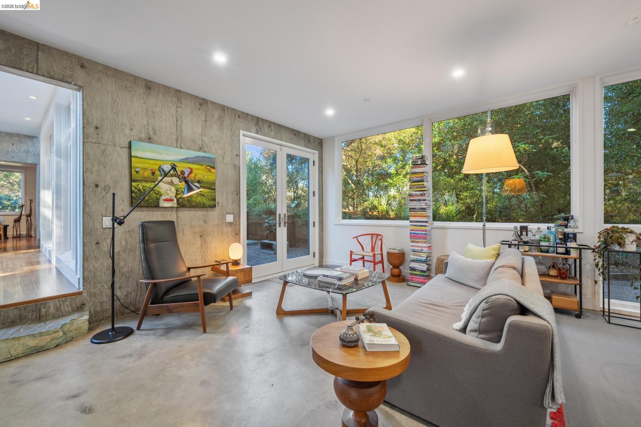 Detail Gallery Image 8 of 60 For 8210 Skyline Blvd, Oakland,  CA 94611 - 4 Beds | 3 Baths