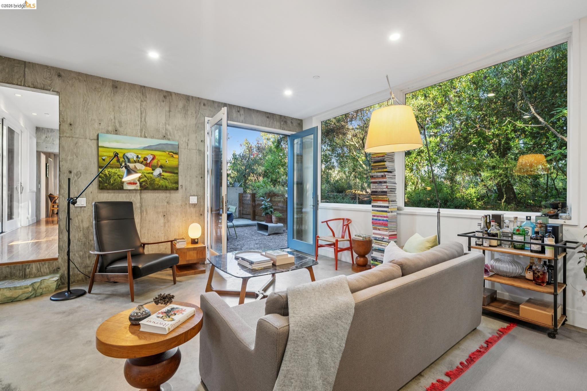 Detail Gallery Image 9 of 60 For 8210 Skyline Blvd, Oakland,  CA 94611 - 4 Beds | 3 Baths